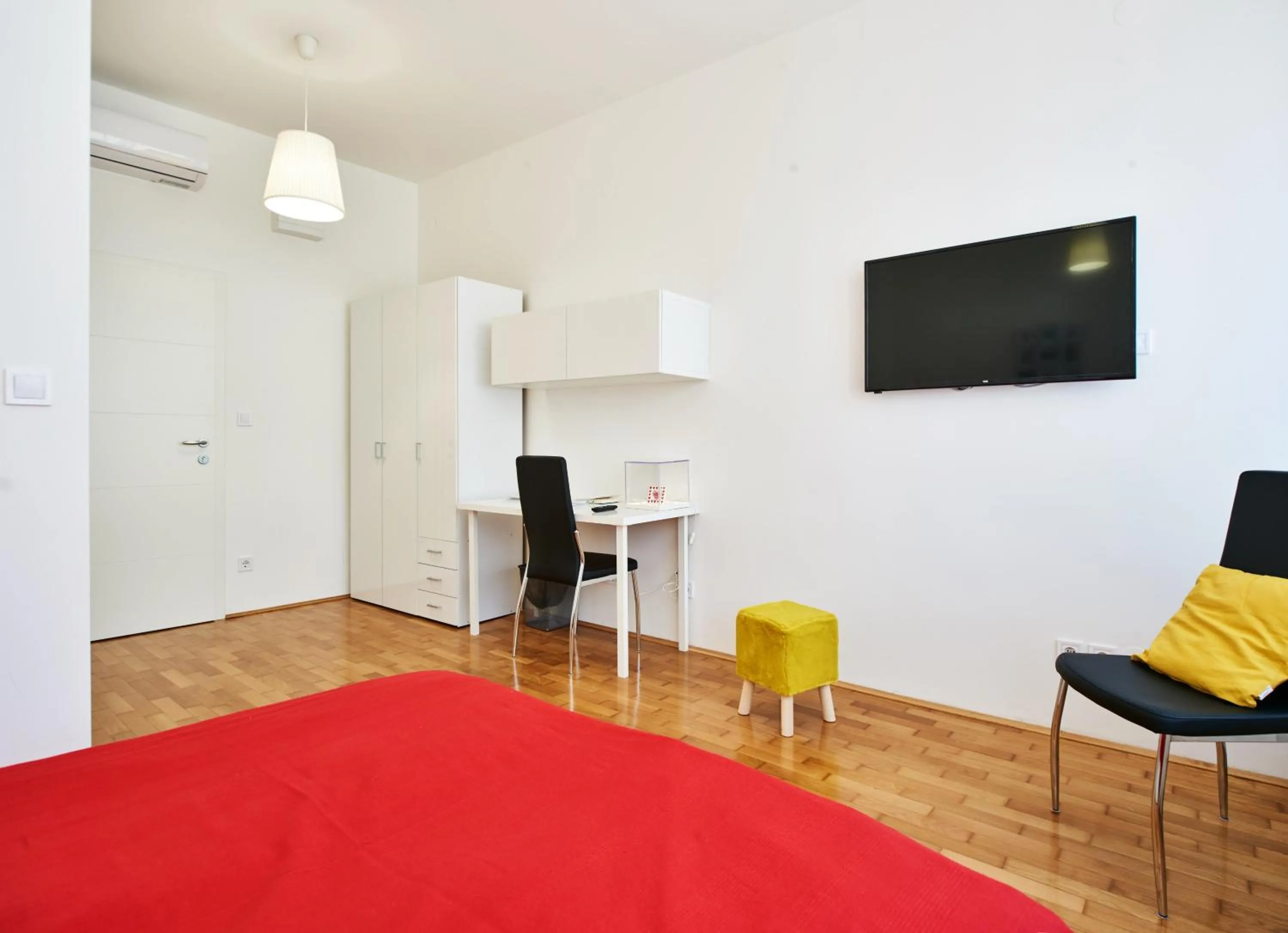 Private Double Room in Stars of Zagreb Apartments