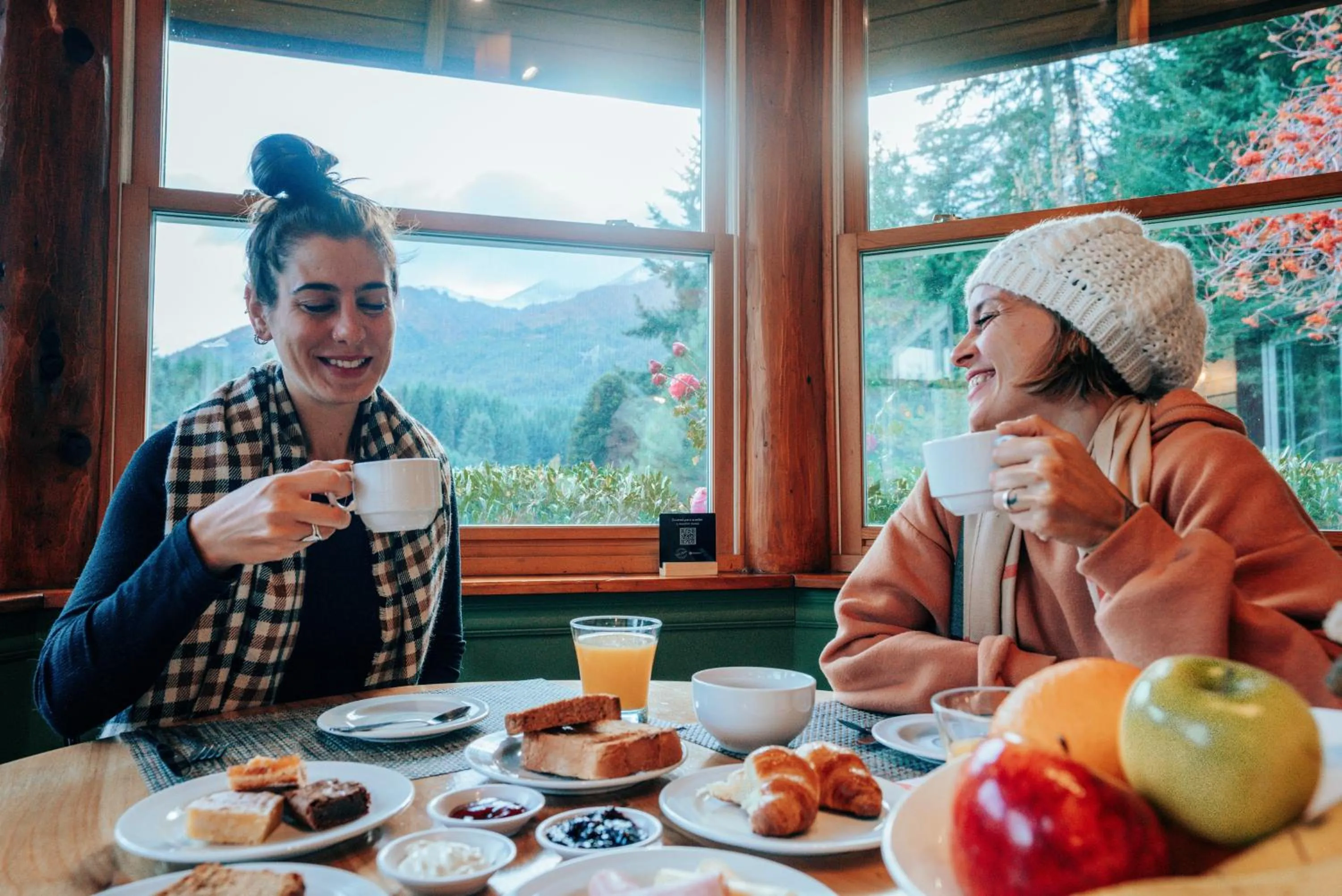 People in Hostería Verde Morada