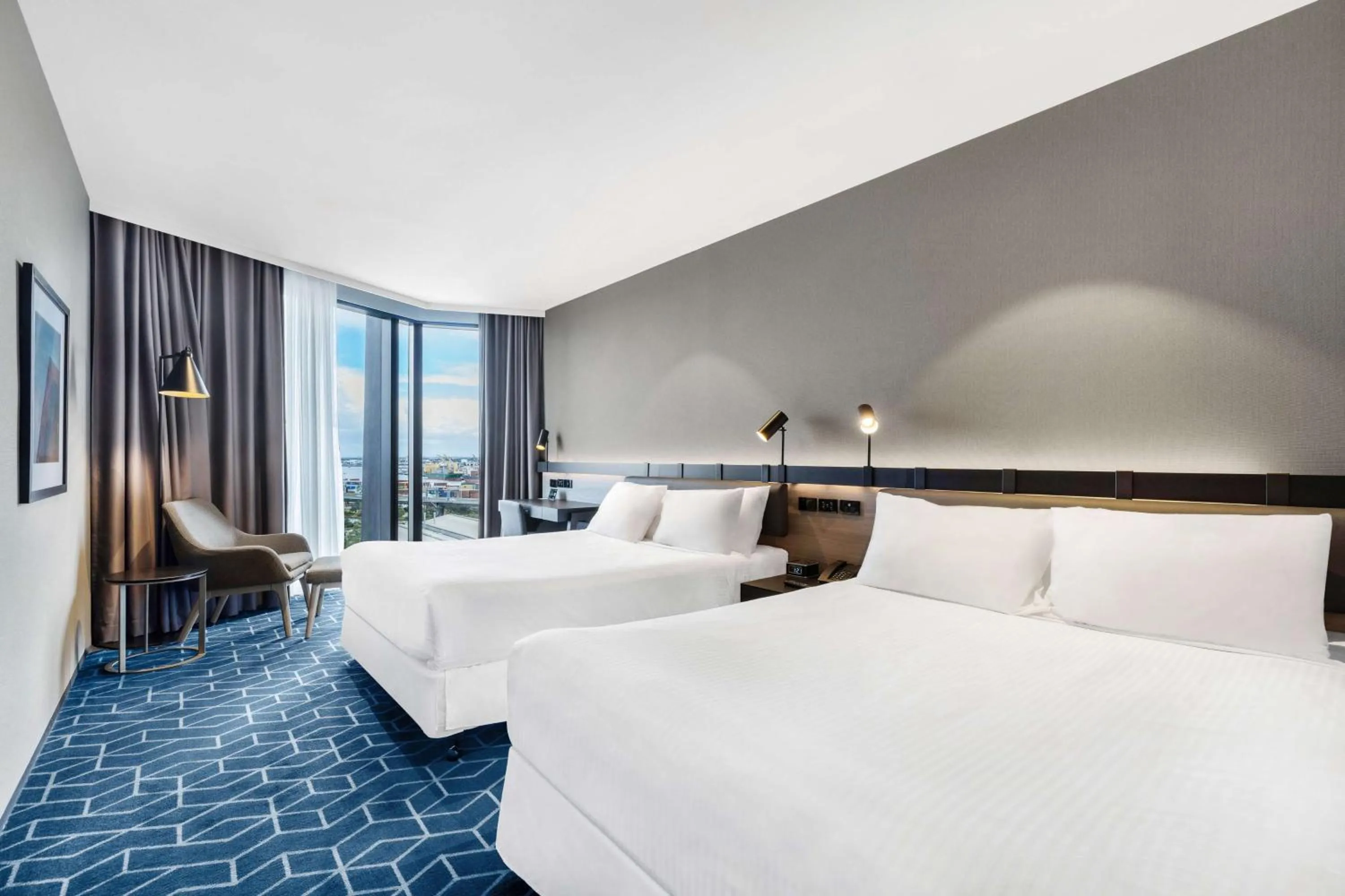Photo of the whole room, Bed in Four Points by Sheraton Melbourne Docklands