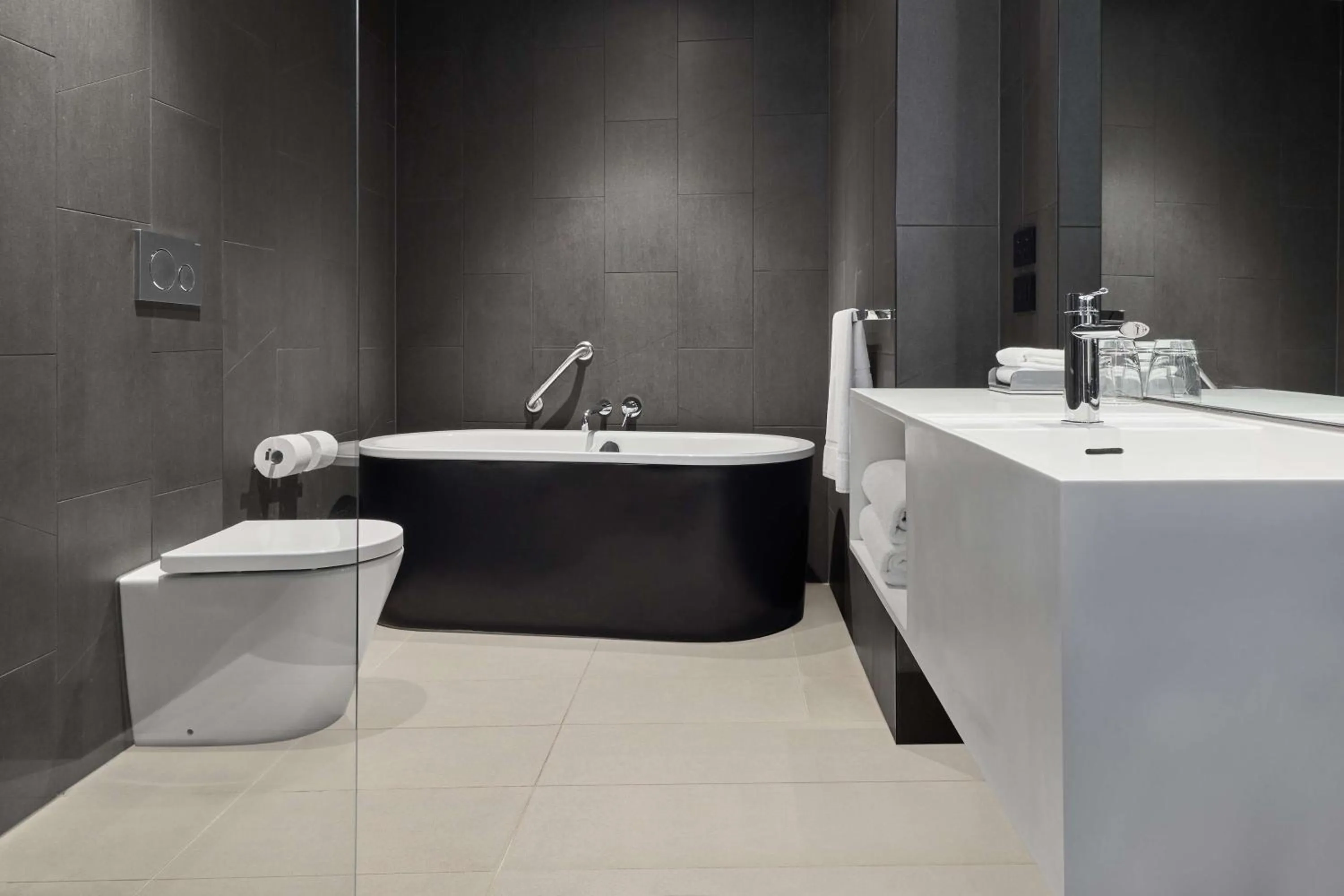 Bathroom in Four Points by Sheraton Melbourne Docklands