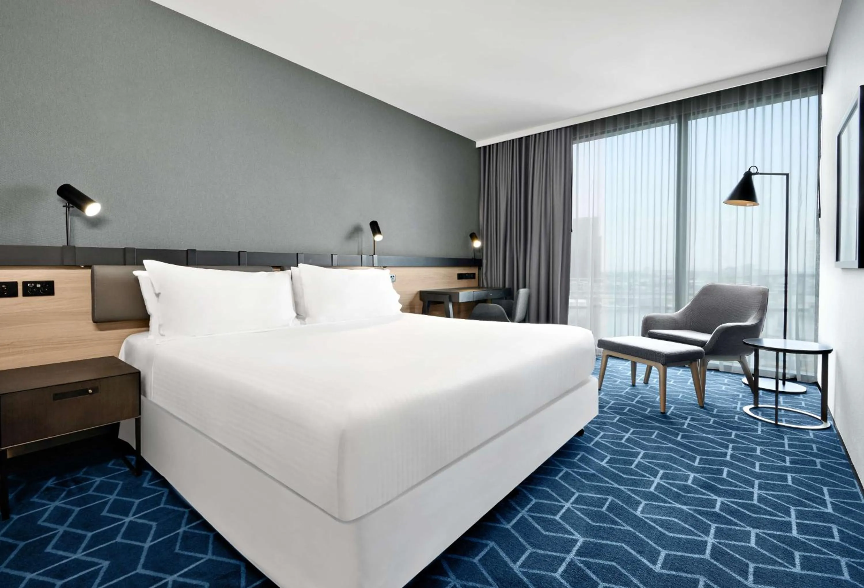 Bedroom, Bed in Four Points by Sheraton Melbourne Docklands