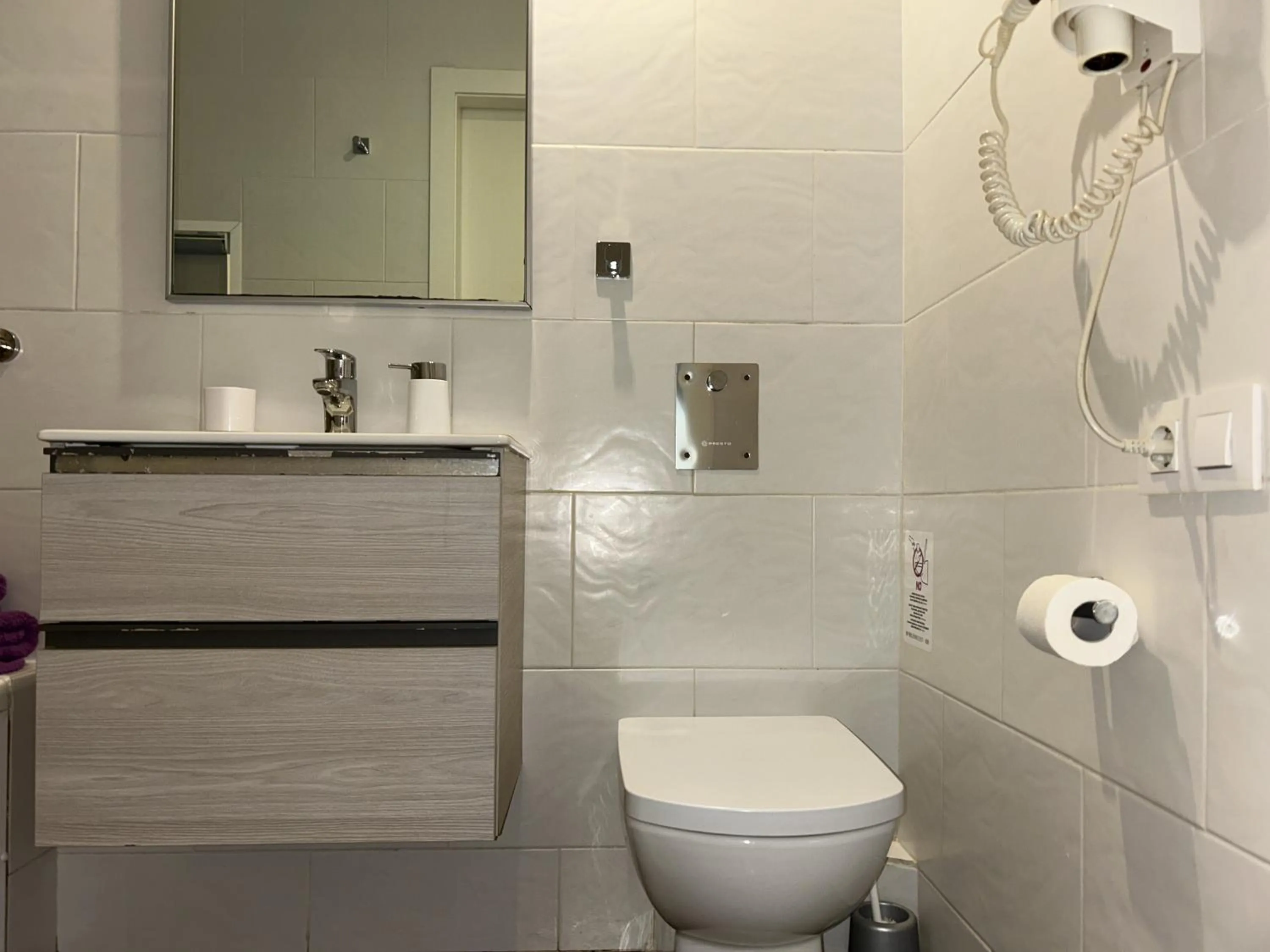 Toilet in Apartahotel Baldiri