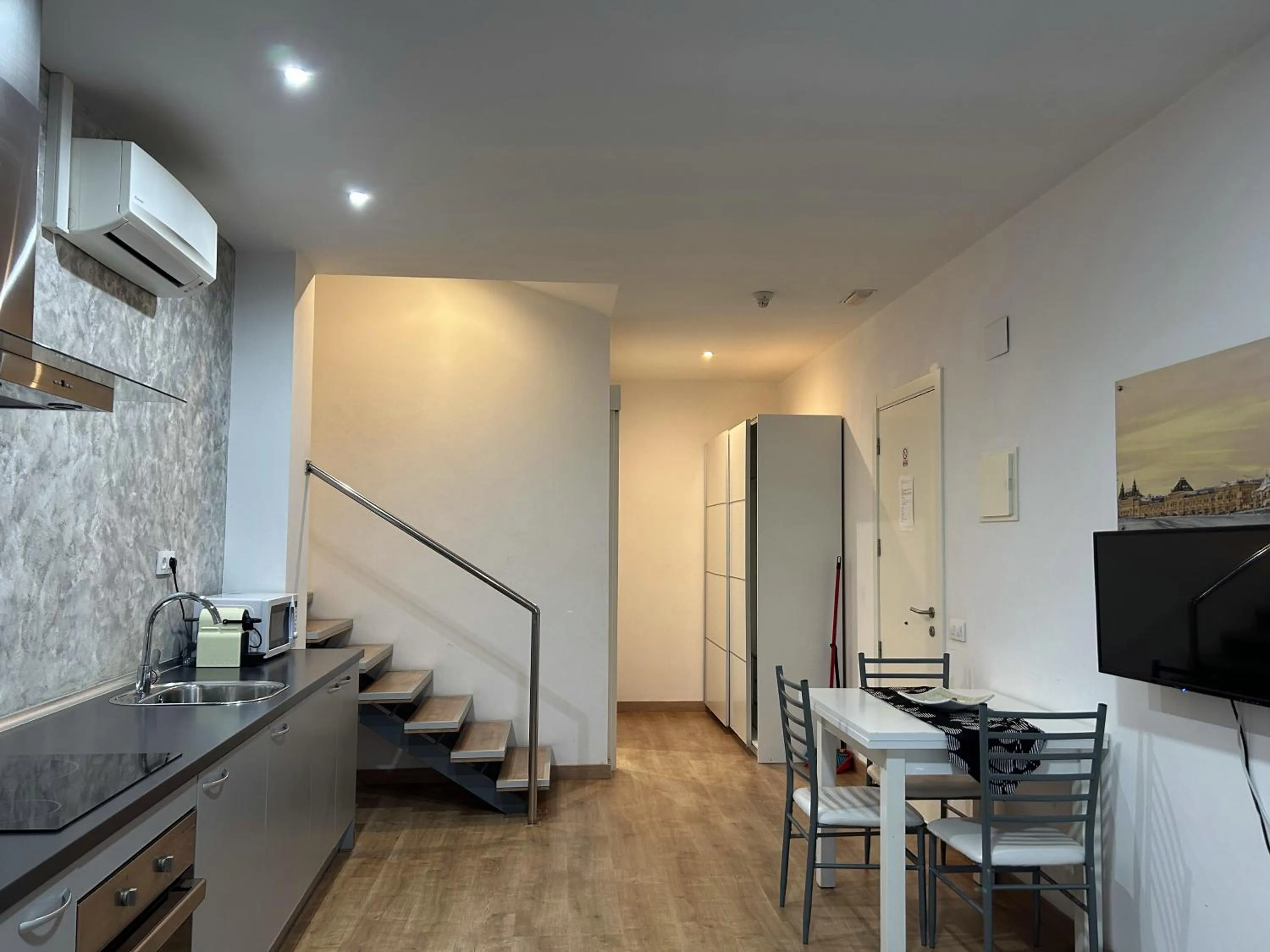 TV and multimedia in Apartahotel Baldiri