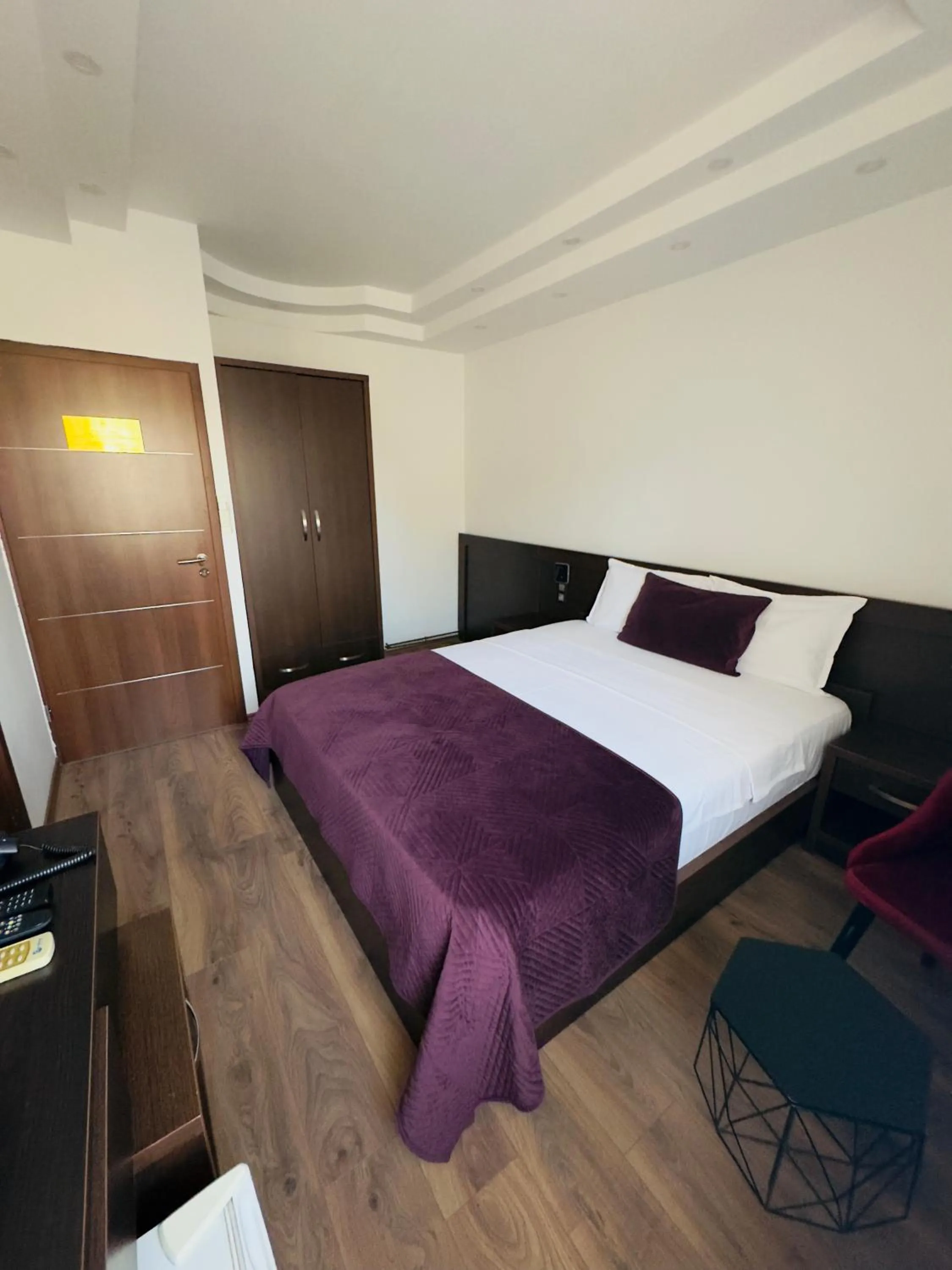 Photo of the whole room, Bed in Hotel Real