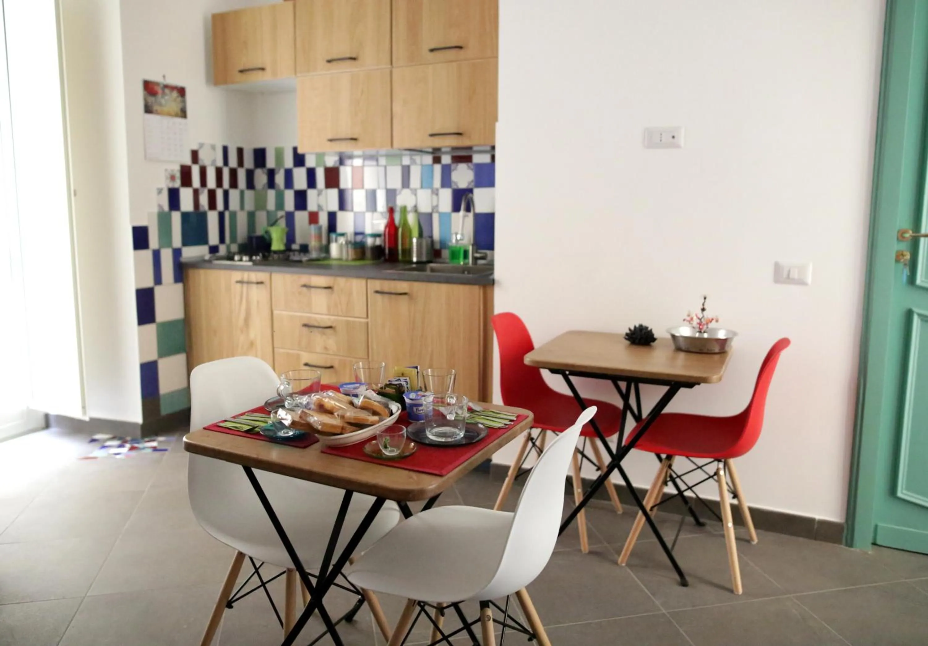 Communal kitchen in B&B Alchimia Napoletana