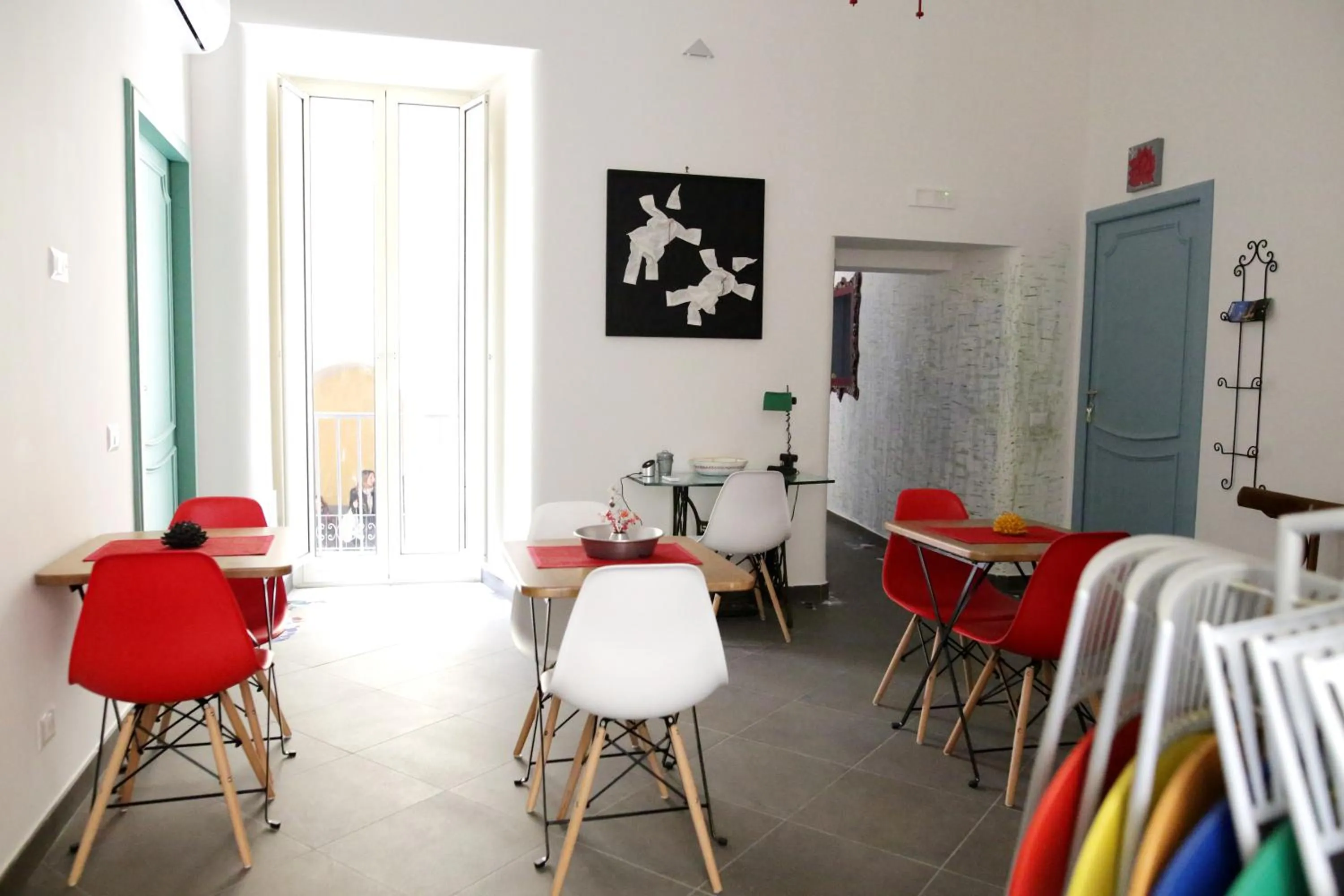 Communal kitchen in B&B Alchimia Napoletana