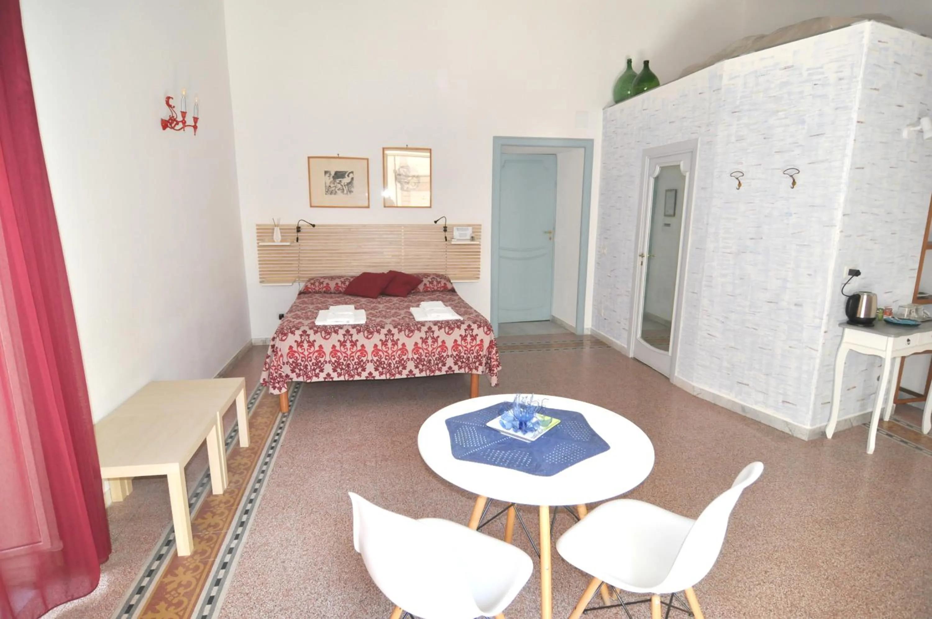 Photo of the whole room, Bed in B&B Alchimia Napoletana