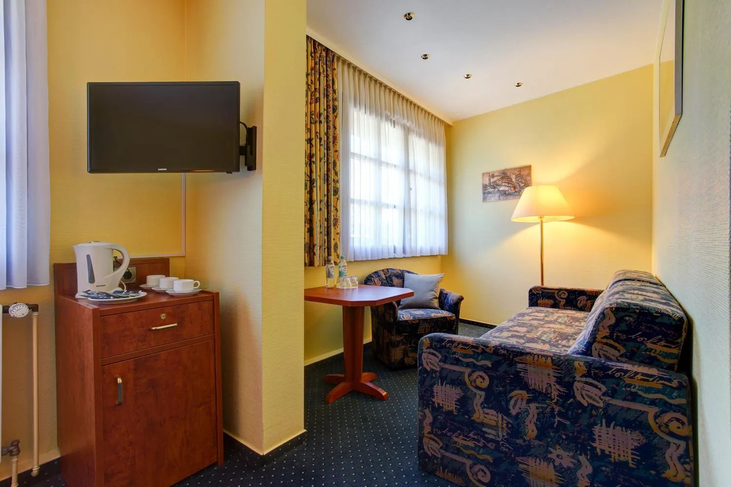 TV and multimedia in Hotel Elbinsel free parking