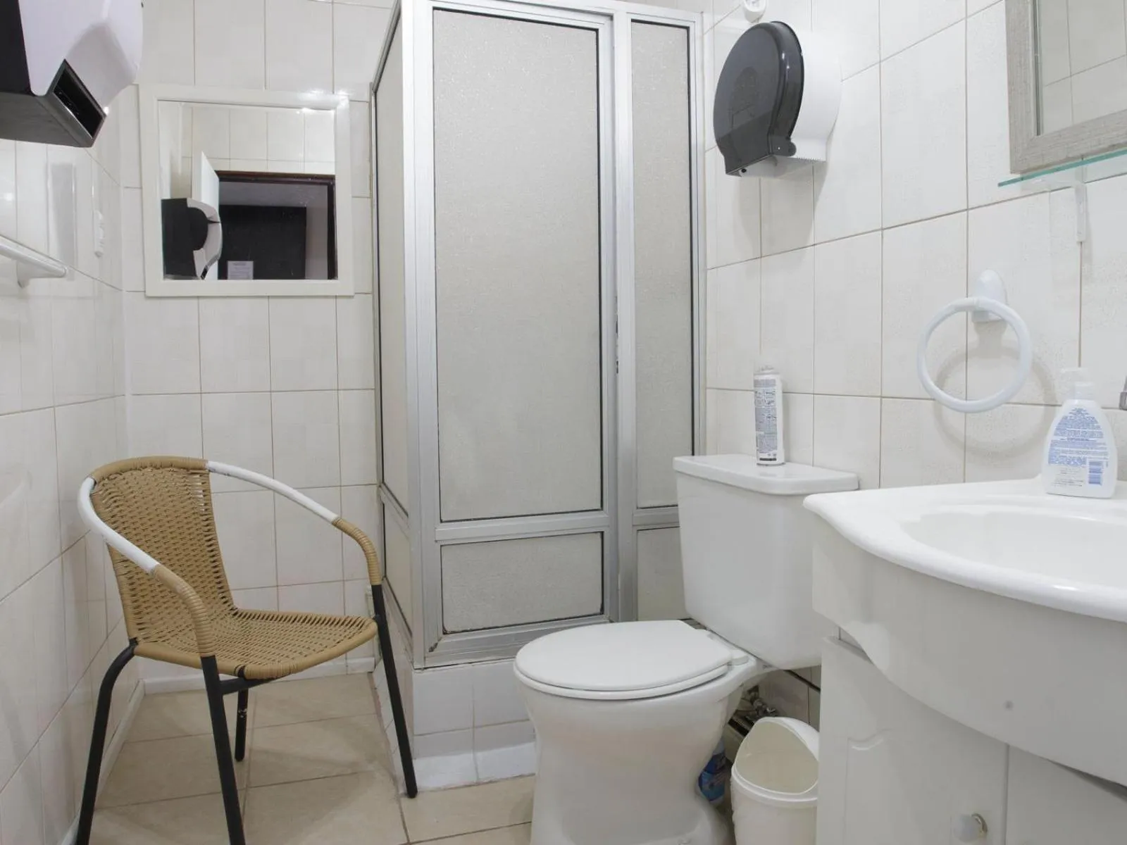 Bathroom in Sandy Point Hostal
