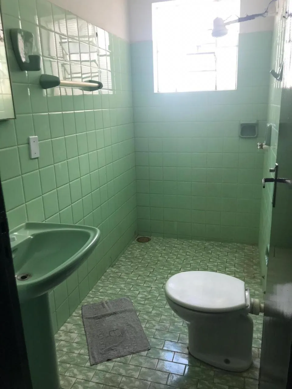 Shower in Hotel Loren