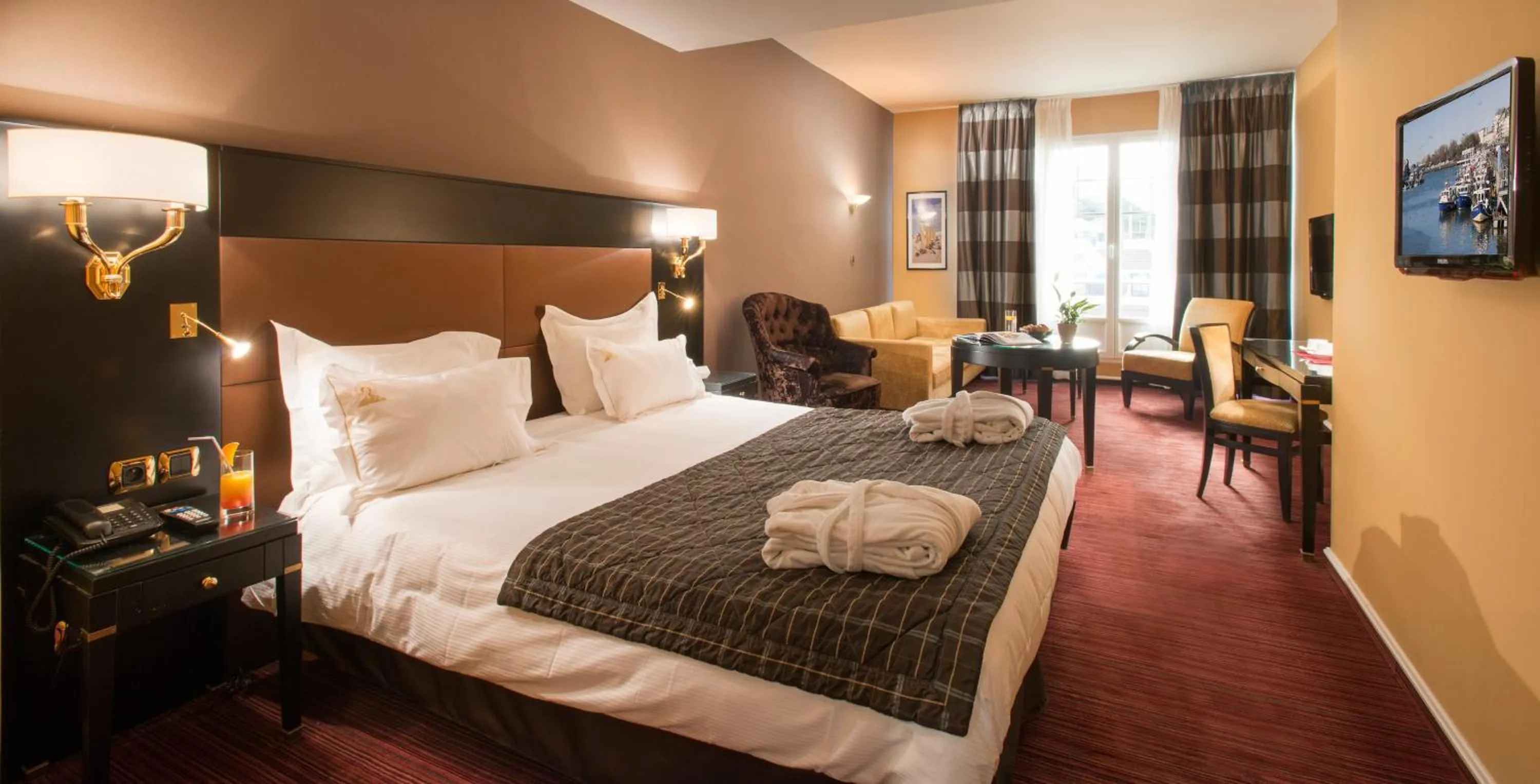 Bed in Hotel De La Matelote