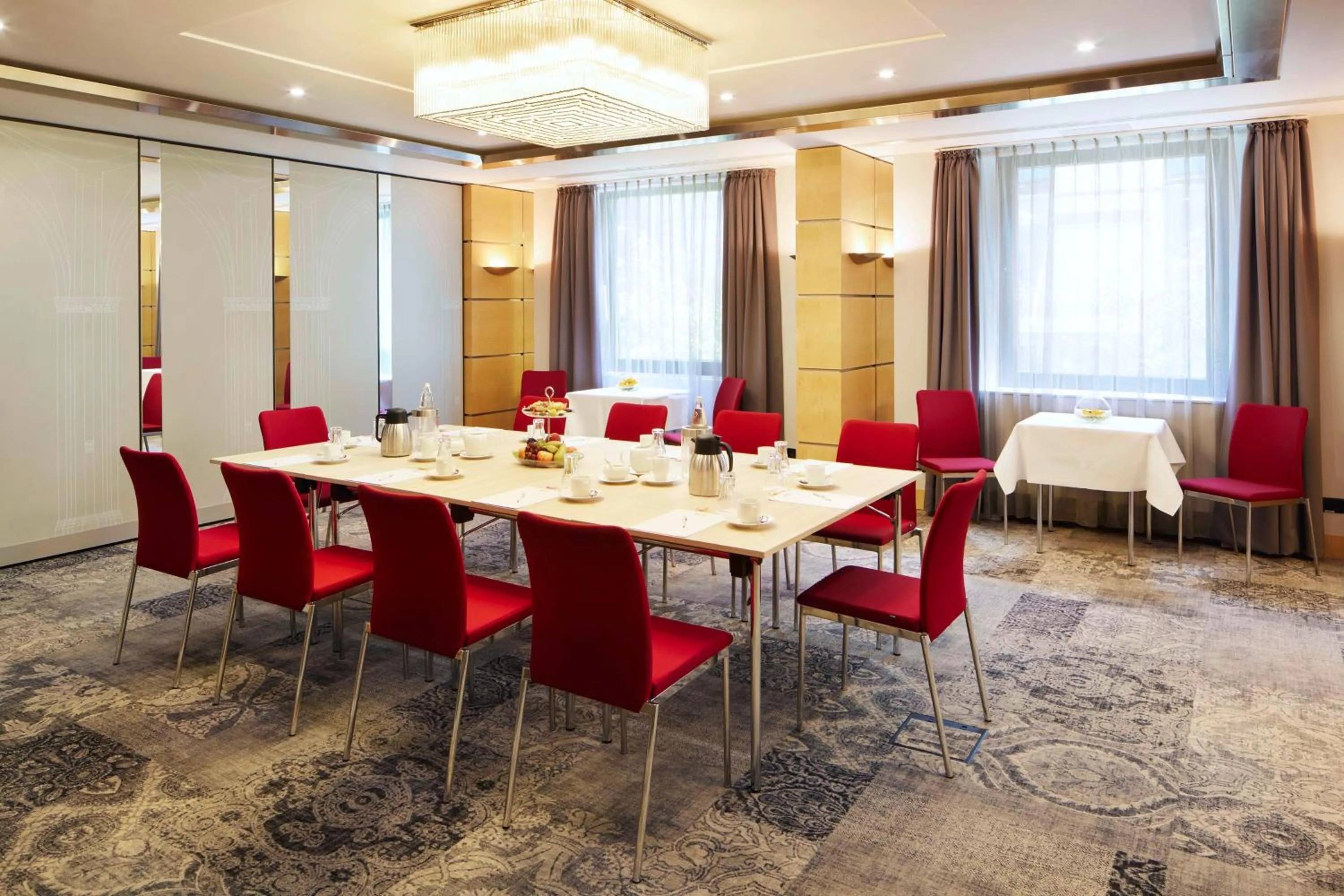 Meeting/conference room in Best Western Plus Arosa Hotel