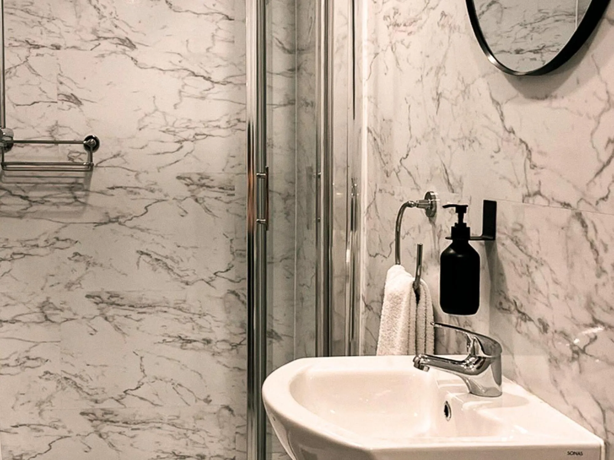 Bathroom in Gardiner House Hostel