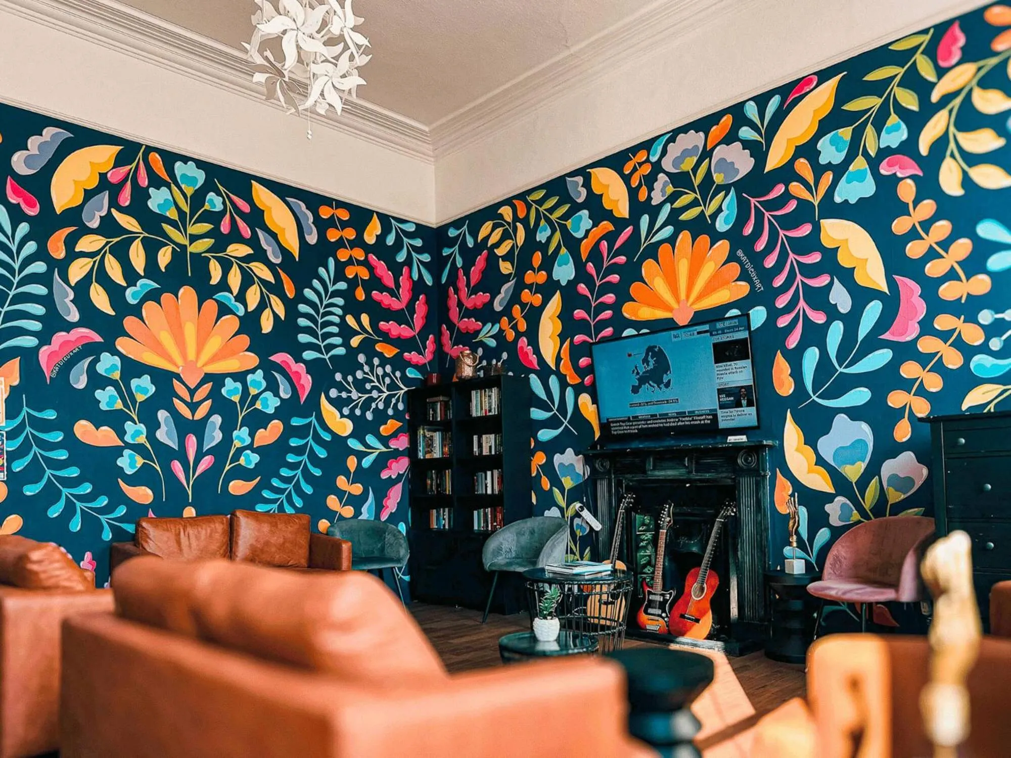 Communal lounge/ TV room in Gardiner House Hostel