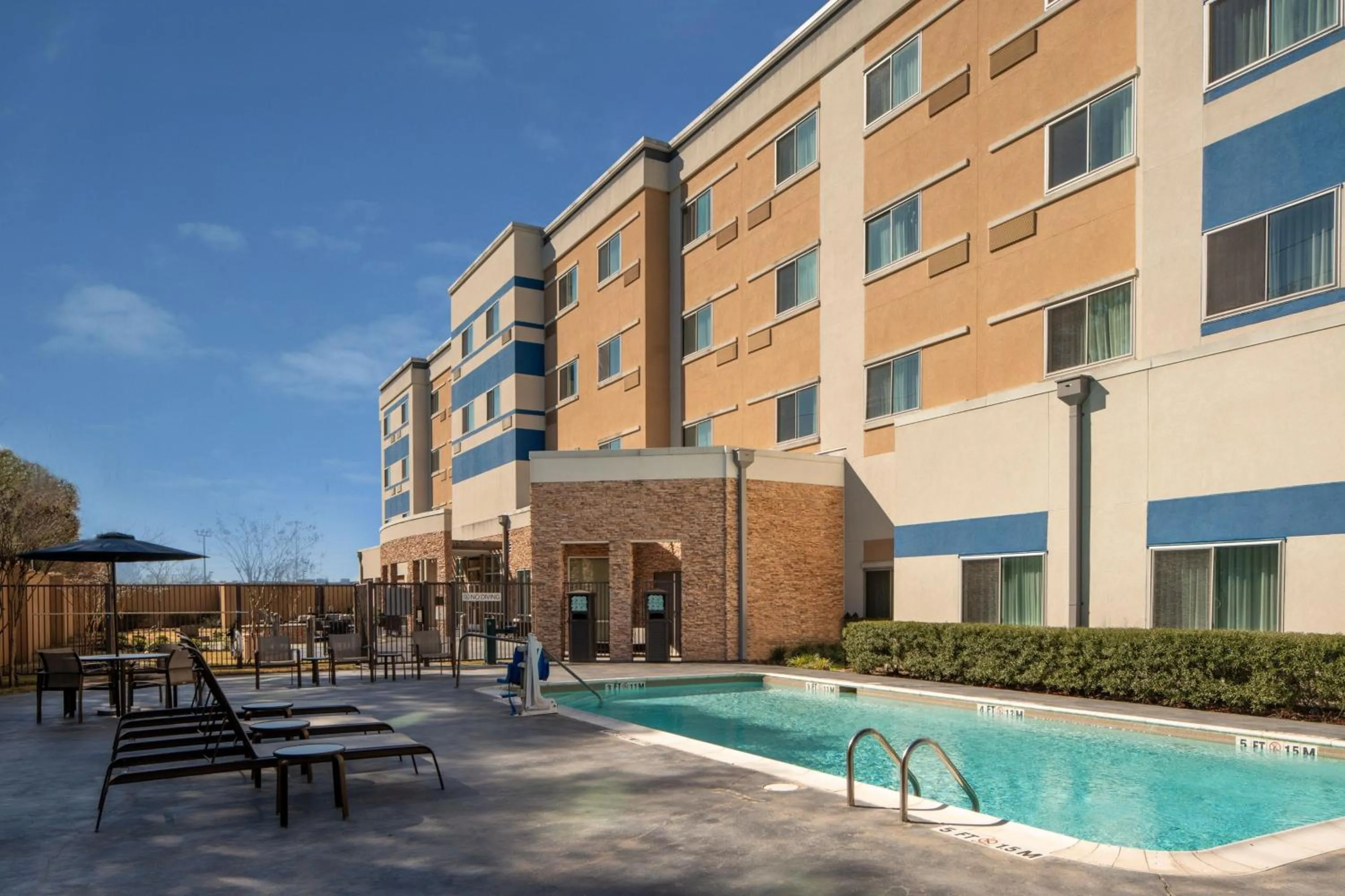 Swimming pool in Courtyard by Marriott Houston Northwest/Cypress