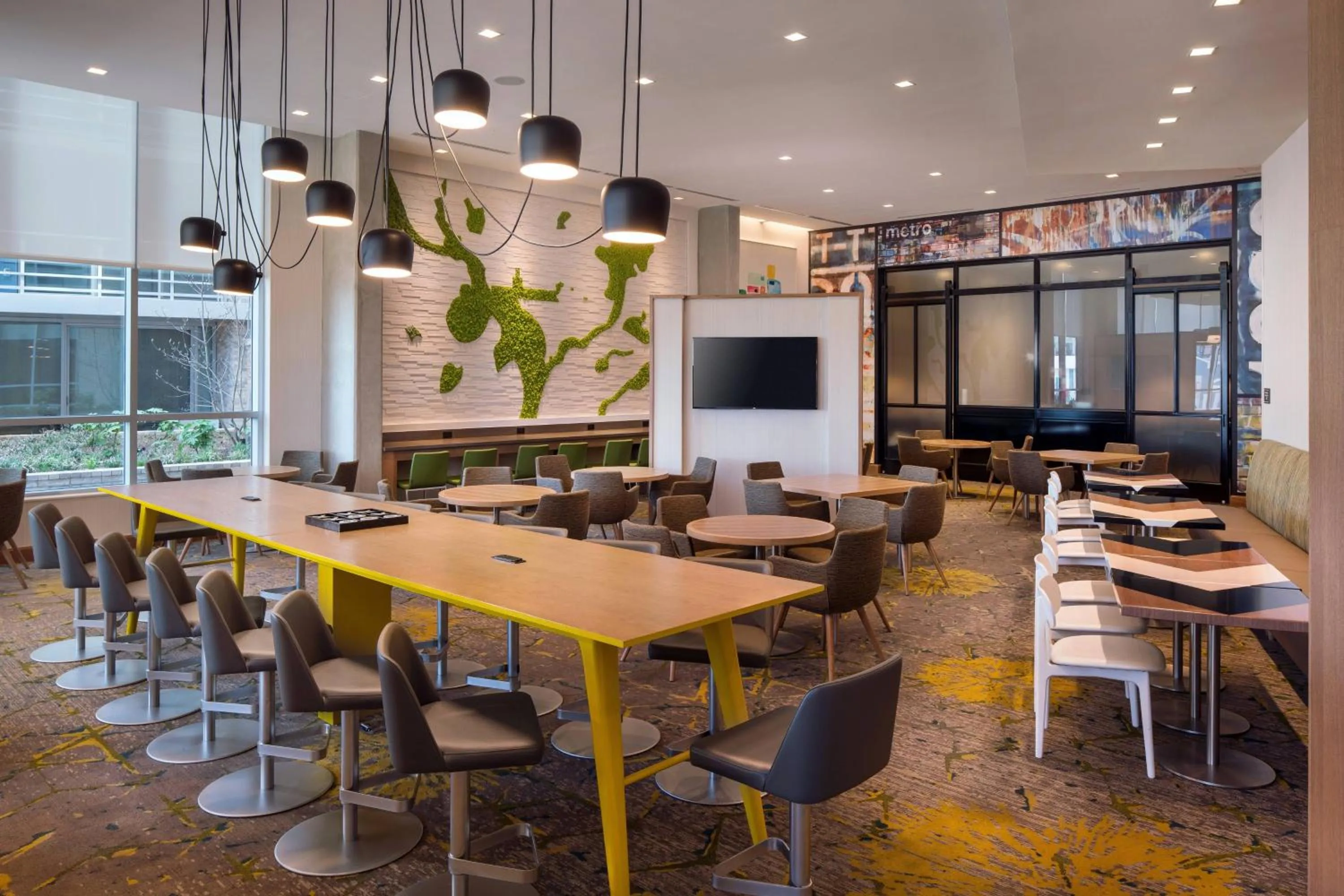 Restaurant/places to eat in Residence Inn Washington Capitol Hill/Navy Yard