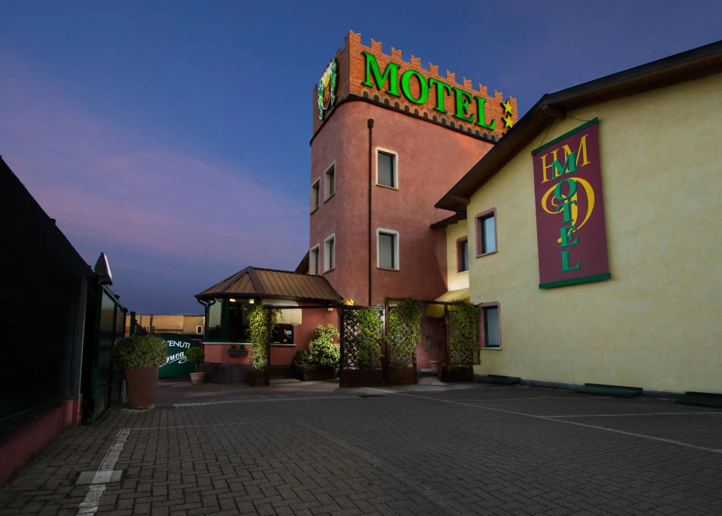 Property building in Hotel Motel Del Duca-Pavia