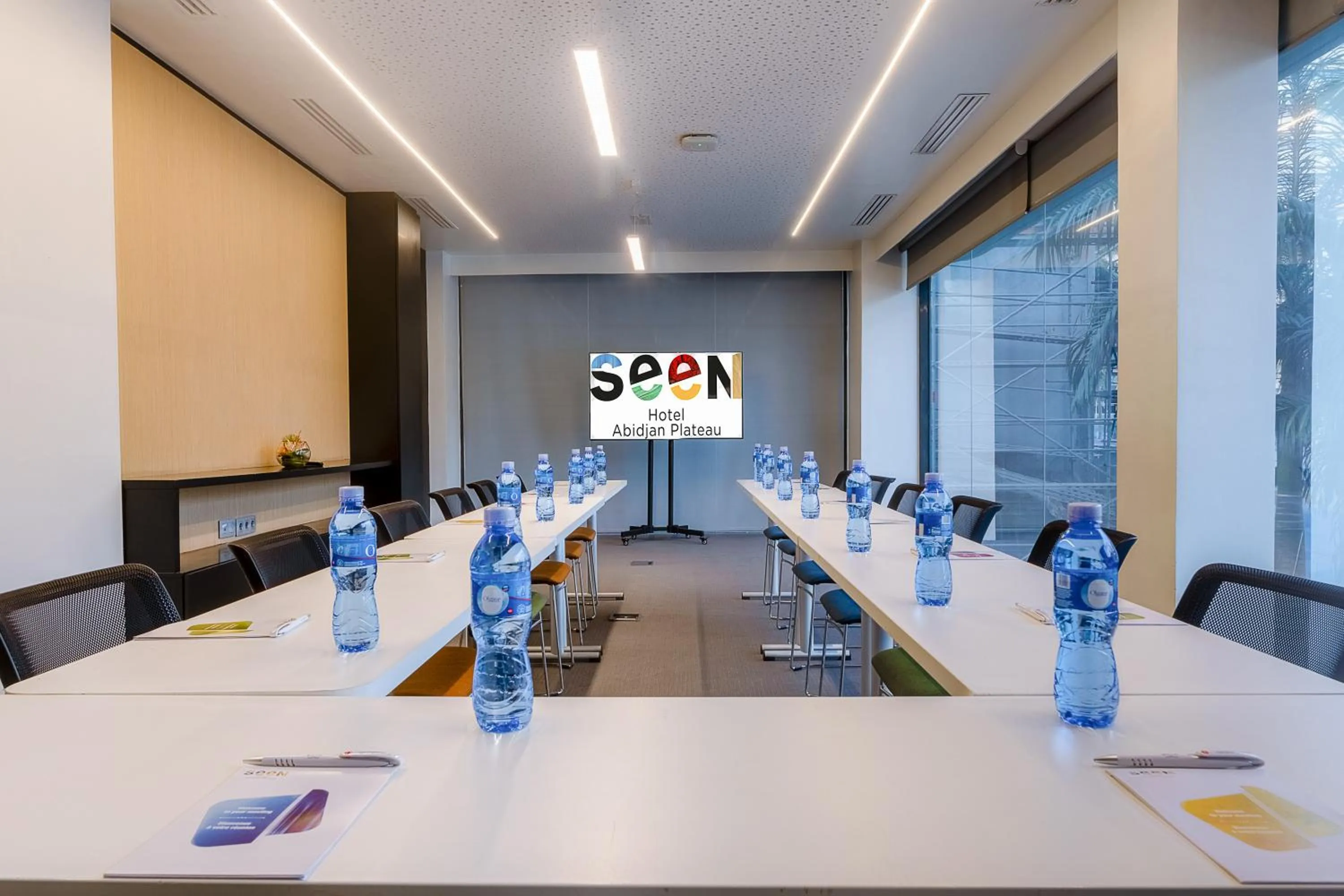 TV and multimedia in Seen Hotel Abidjan Plateau