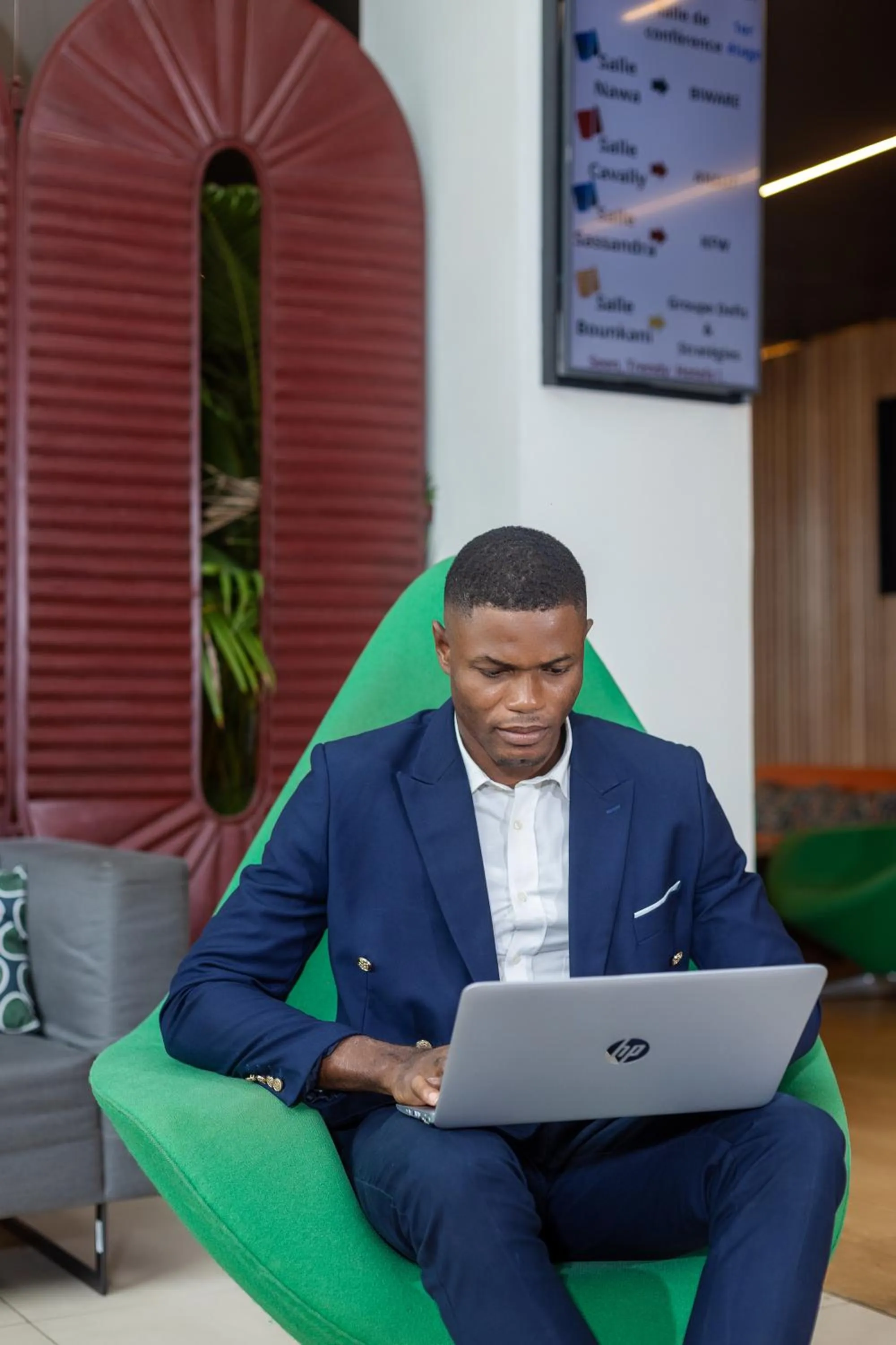 Communal lounge/ TV room in Seen Hotel Abidjan Plateau