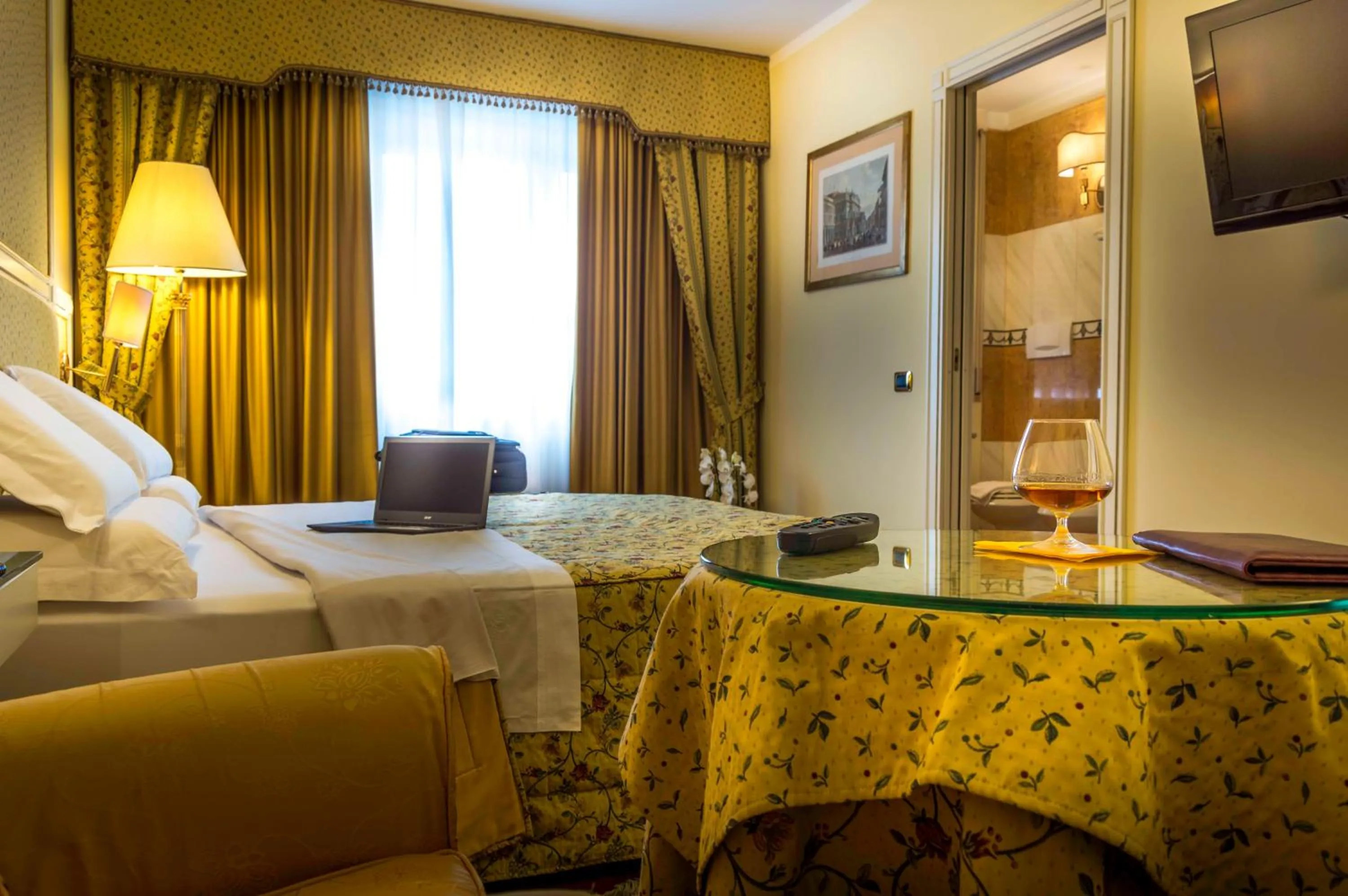 Bedroom, Bed in Hotel La Bussola