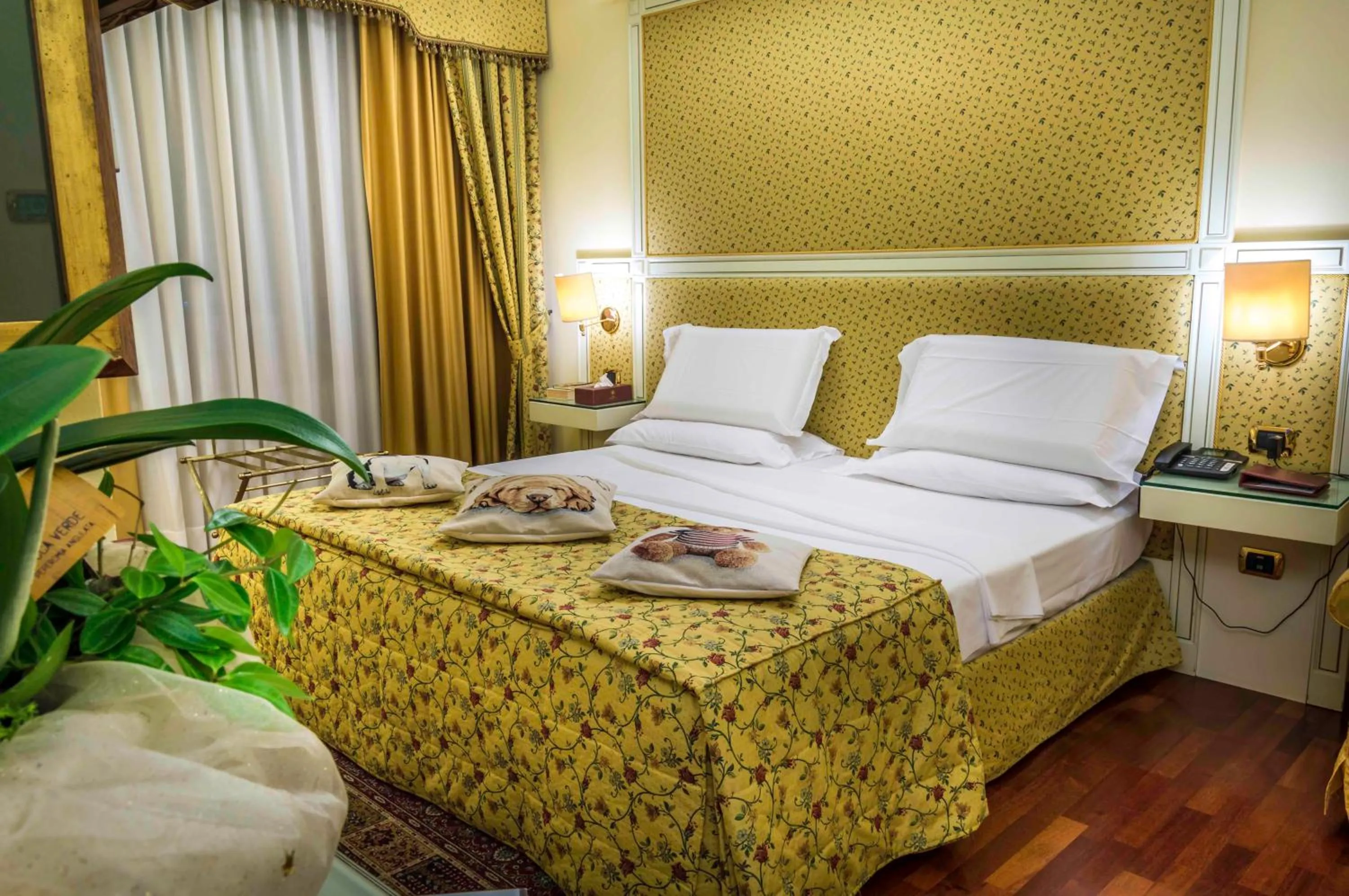 Bedroom, Bed in Hotel La Bussola