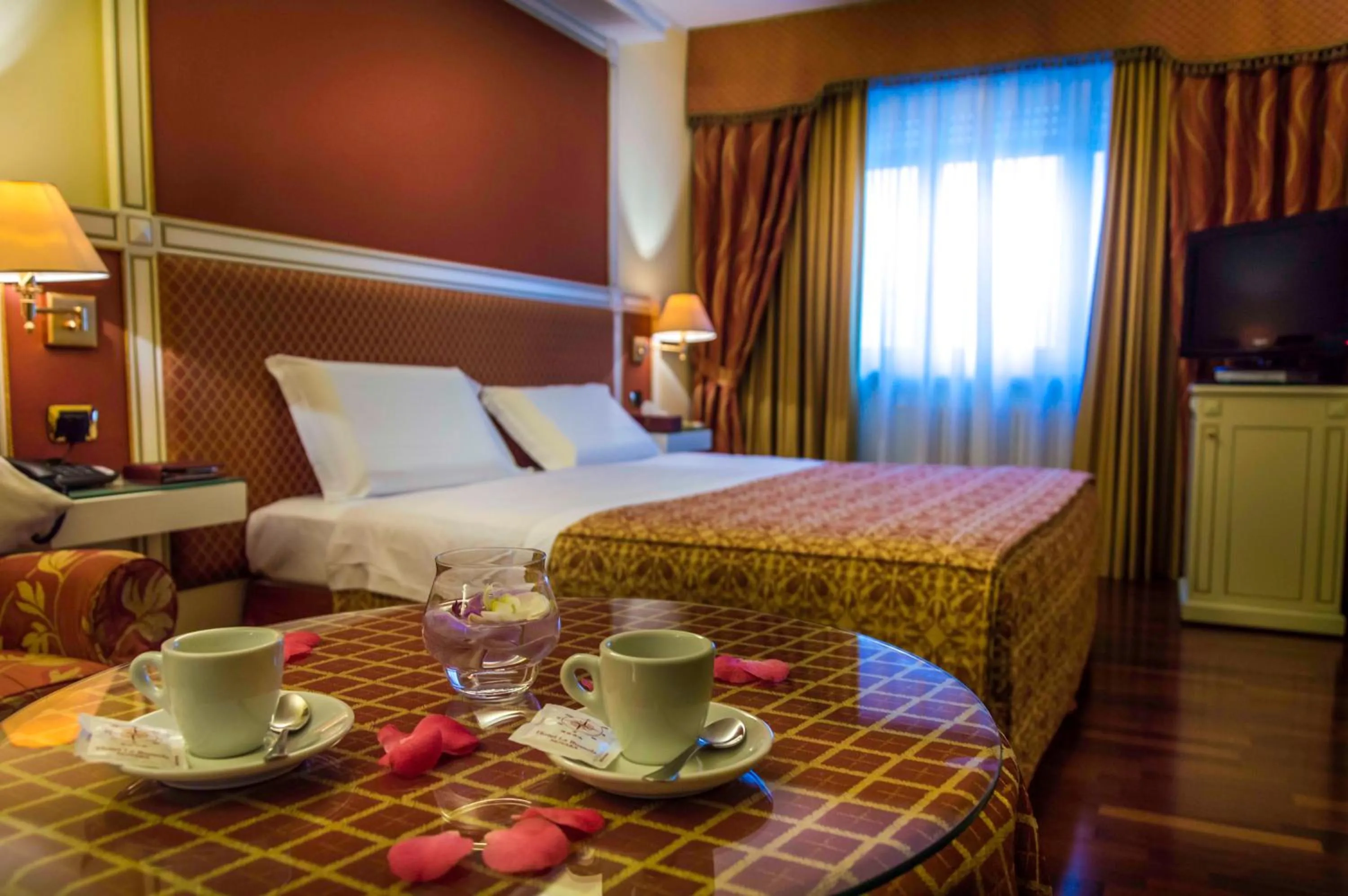 Bedroom, Bed in Hotel La Bussola