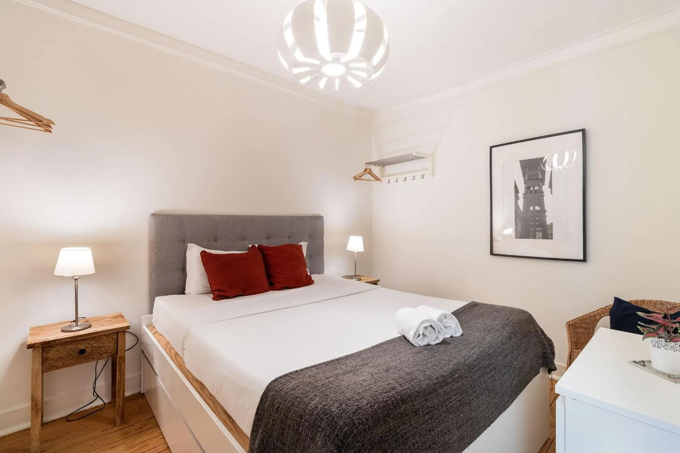 Bedroom, Bed in Diario de Noticias by Central Hill Apartments