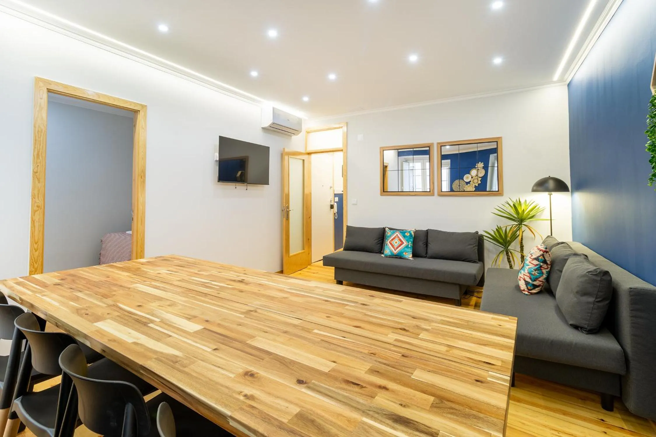 Living room in Diario de Noticias by Central Hill Apartments