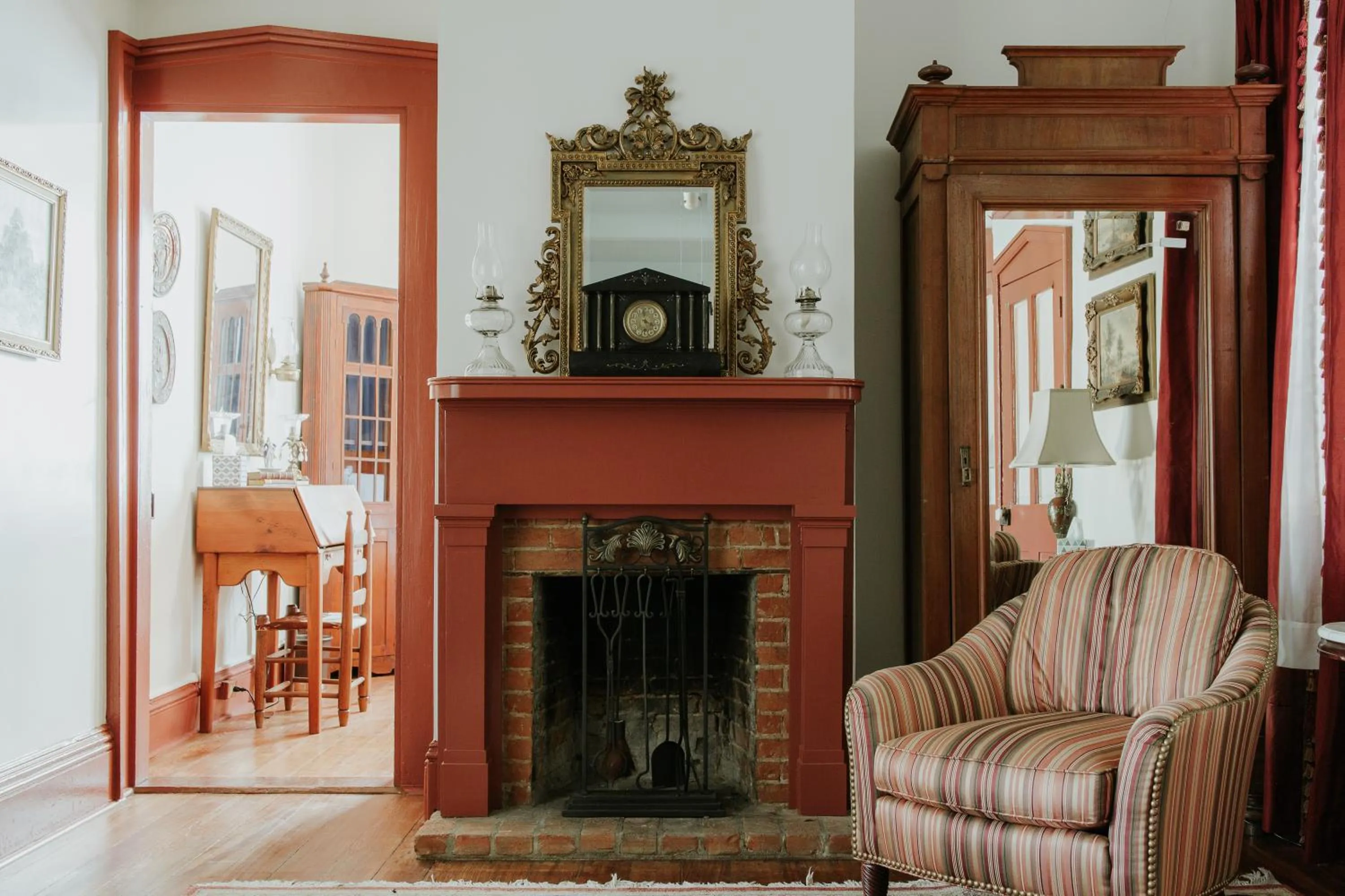 Seating area in Maison Mouton Bed & Breakfast