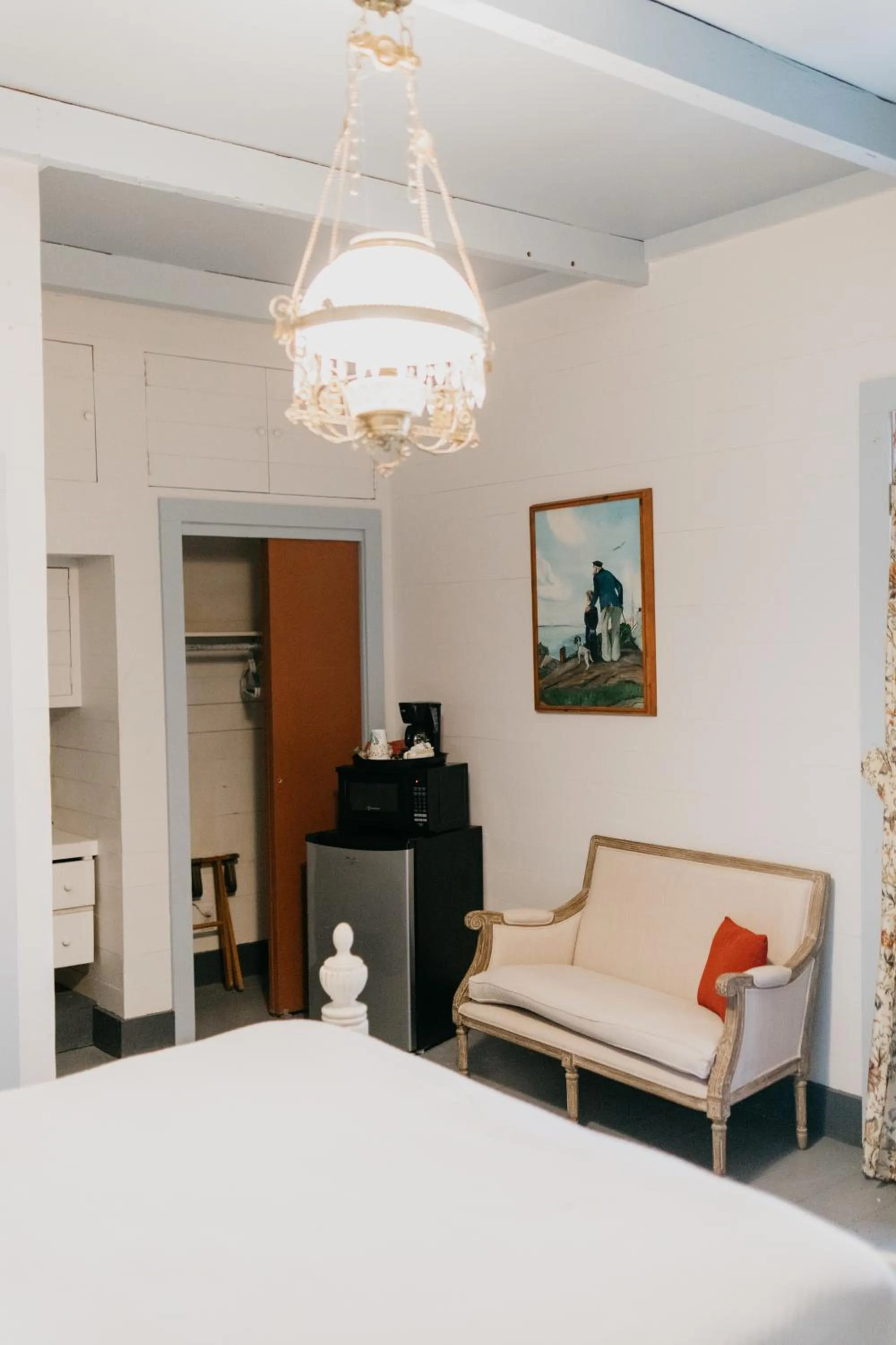 Coffee/tea facilities, Bed in Maison Mouton Bed & Breakfast