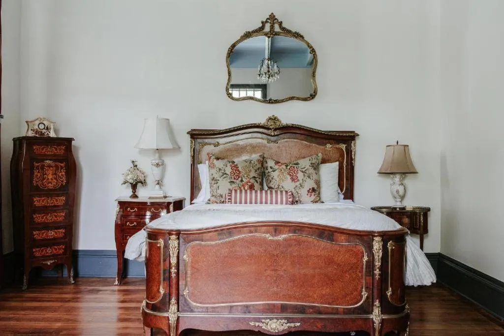 Bed in Maison Mouton Bed & Breakfast