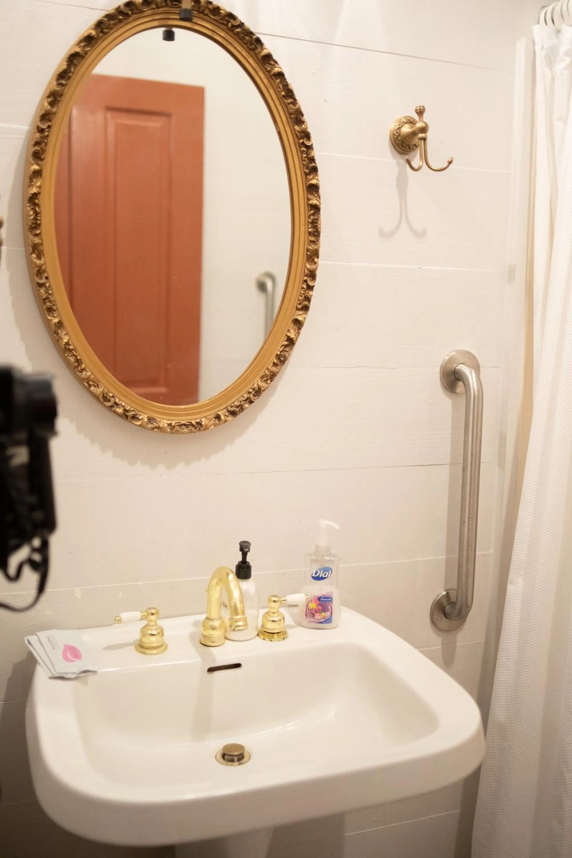 Bathroom in Maison Mouton Bed & Breakfast