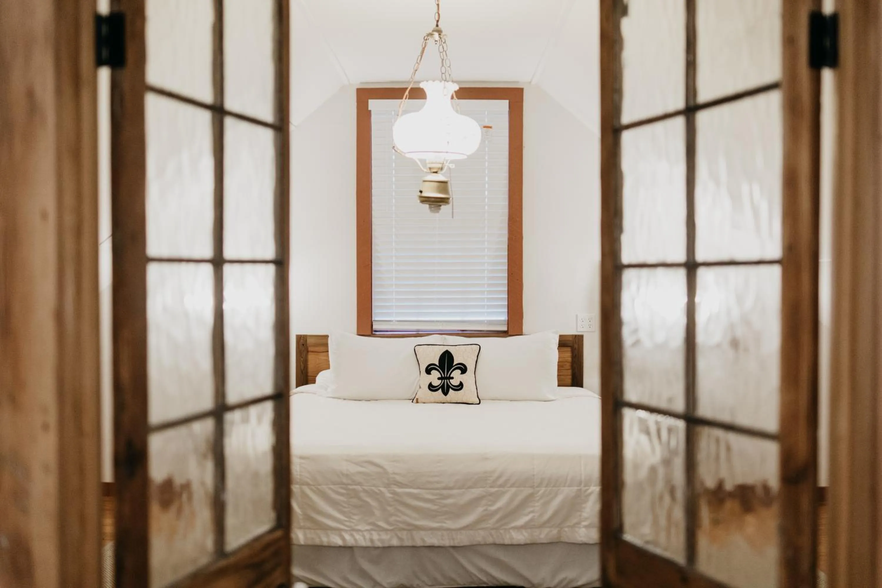 Bed in Maison Mouton Bed & Breakfast