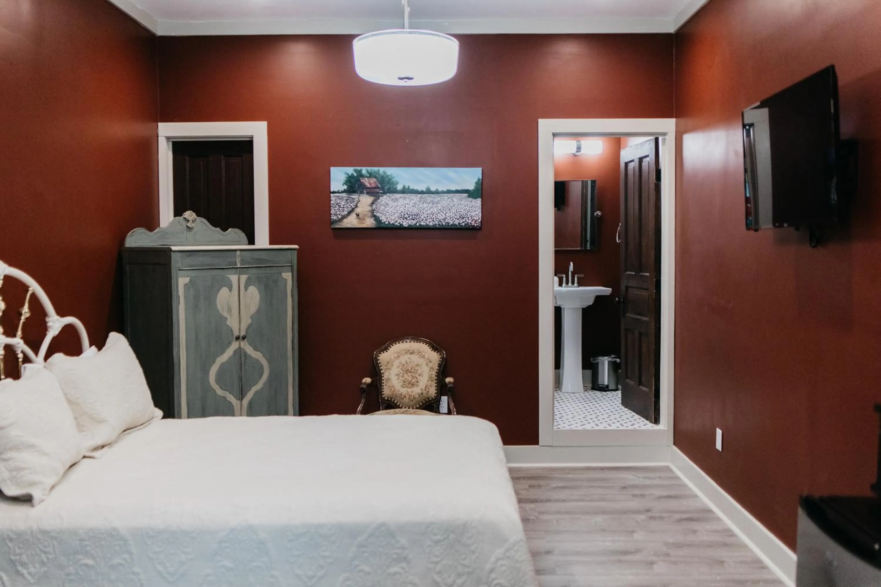 Bed in Maison Mouton Bed & Breakfast