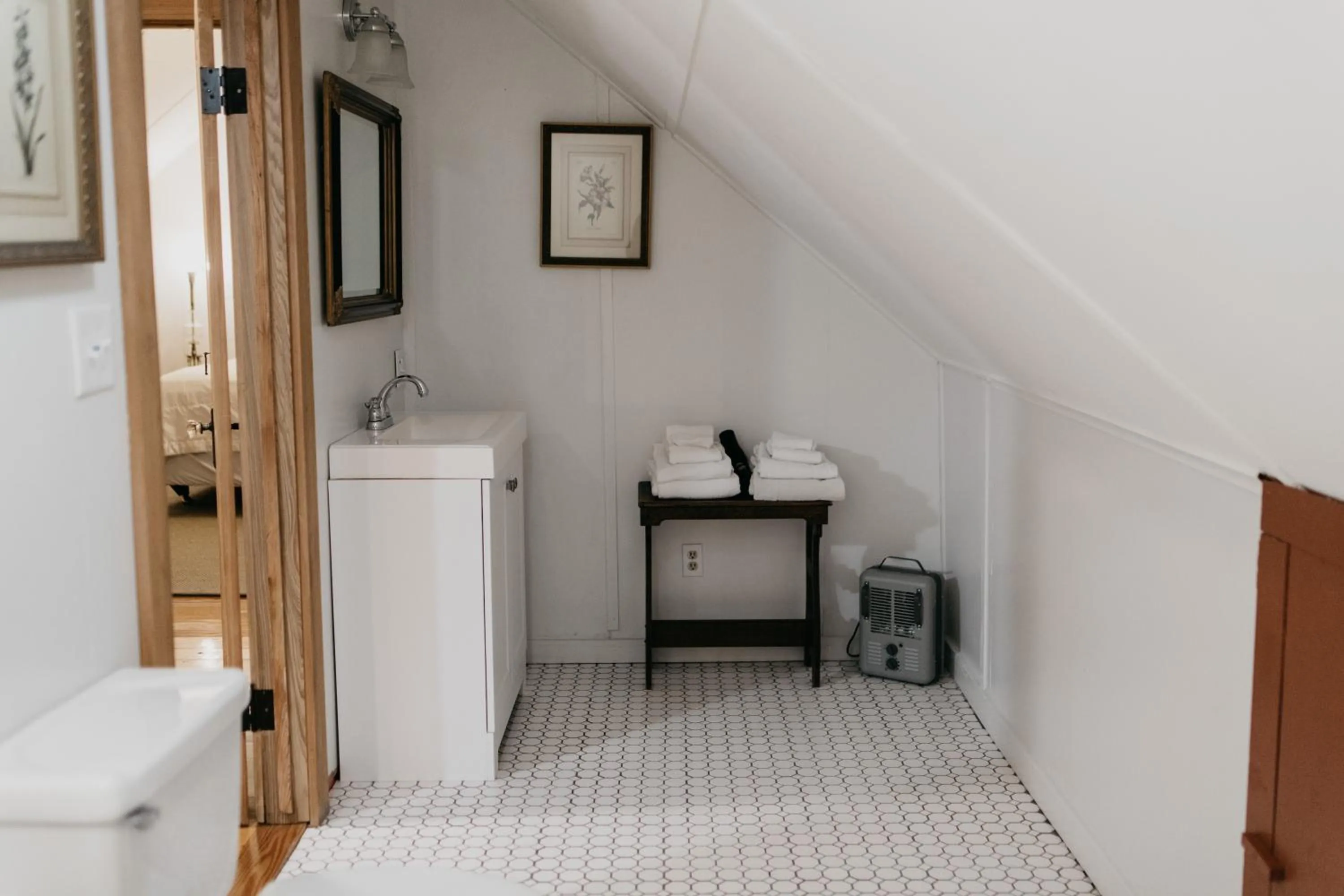 Bathroom in Maison Mouton Bed & Breakfast