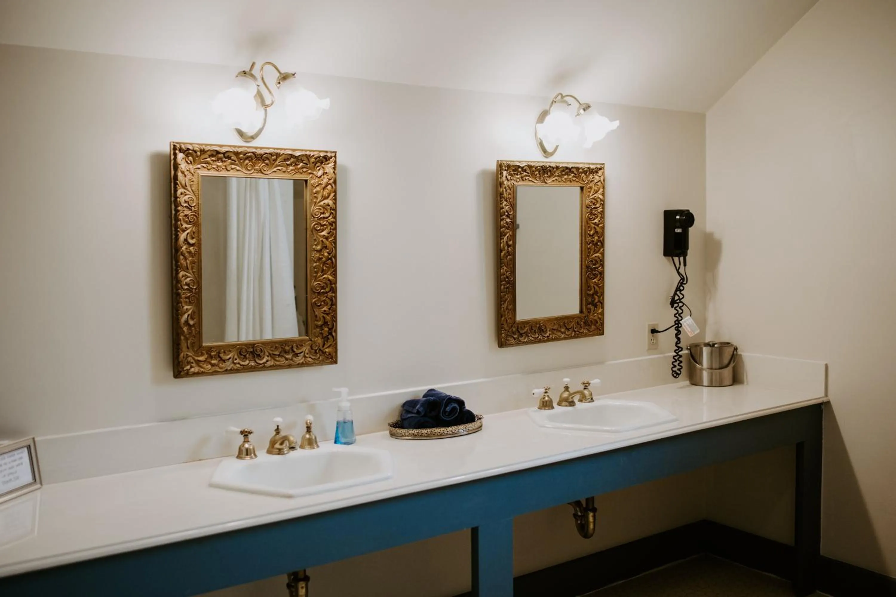 Bathroom in Maison Mouton Bed & Breakfast