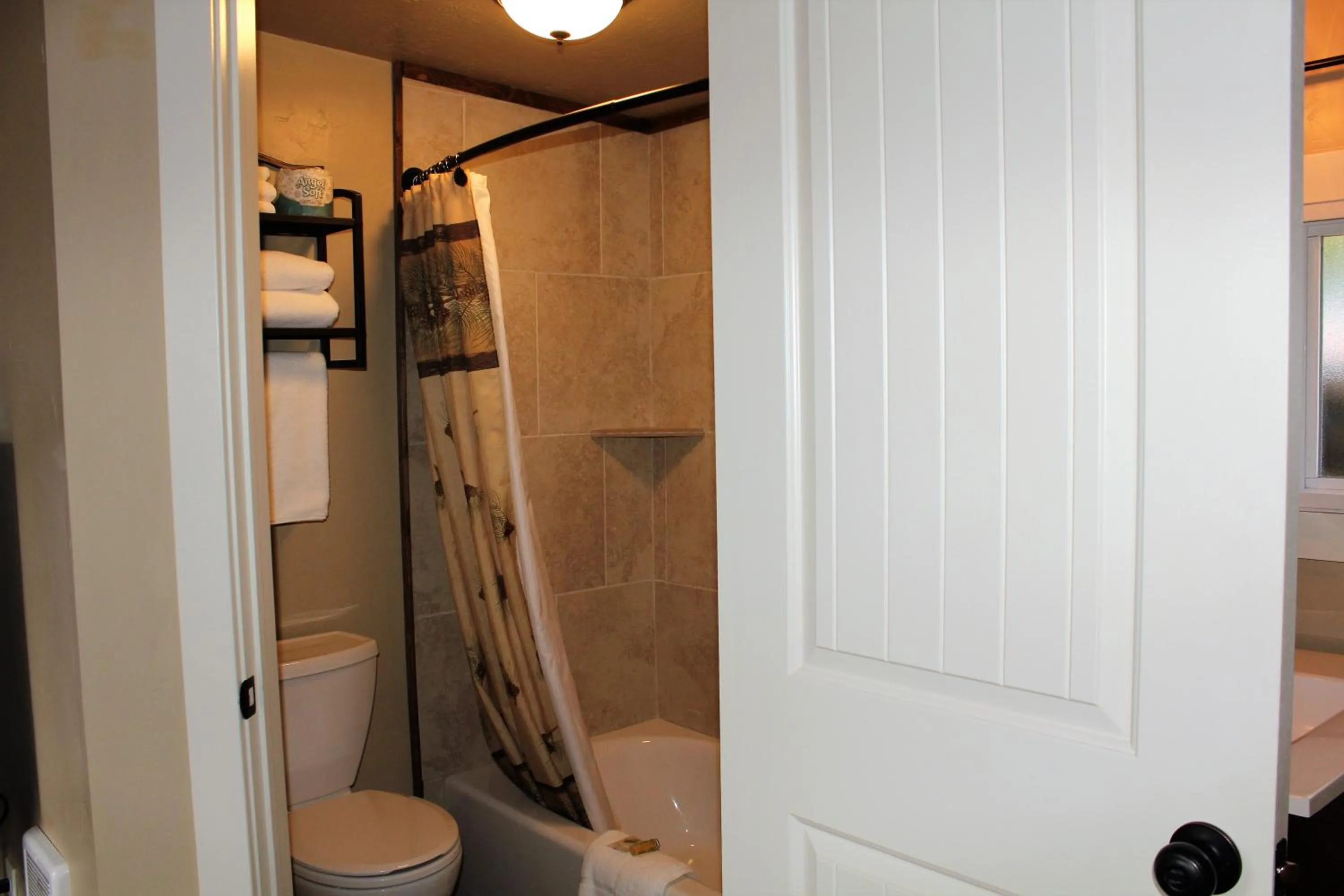 Elkhorn Cabins and Inn