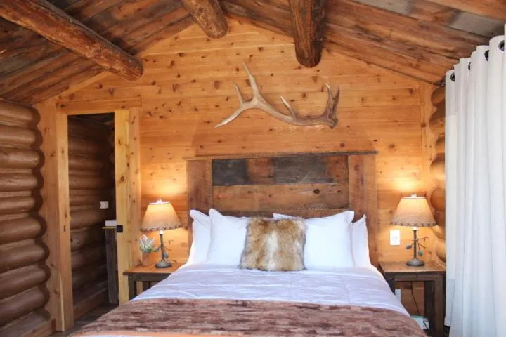 Elkhorn Cabins and Inn