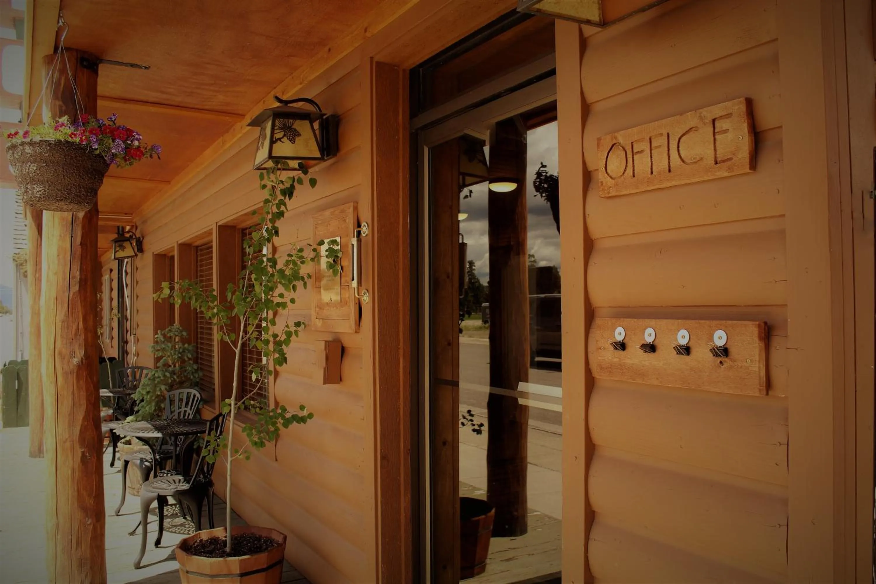 Facade/entrance in Elkhorn Cabins and Inn