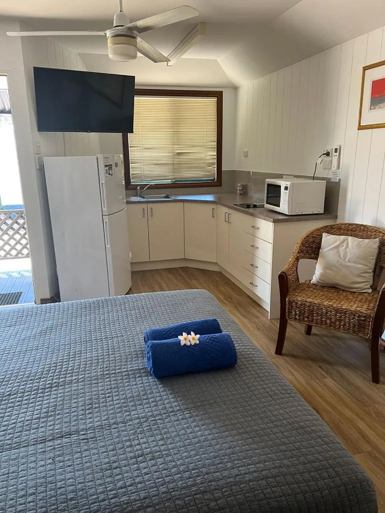 Kitchen or kitchenette, Bed in Broome Vacation Village