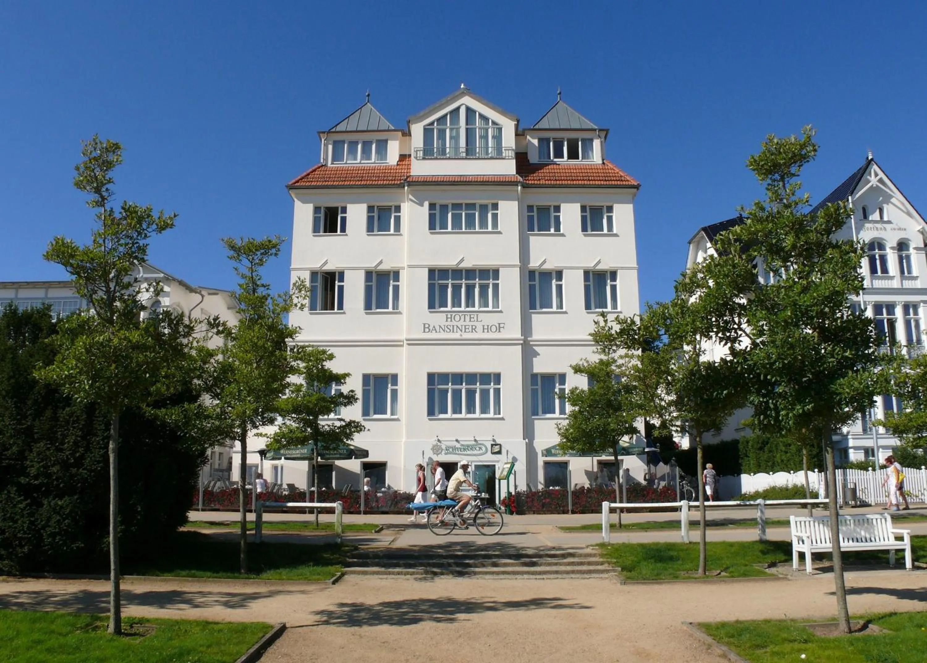 Facade/entrance in Strandhotel Bansiner Hof