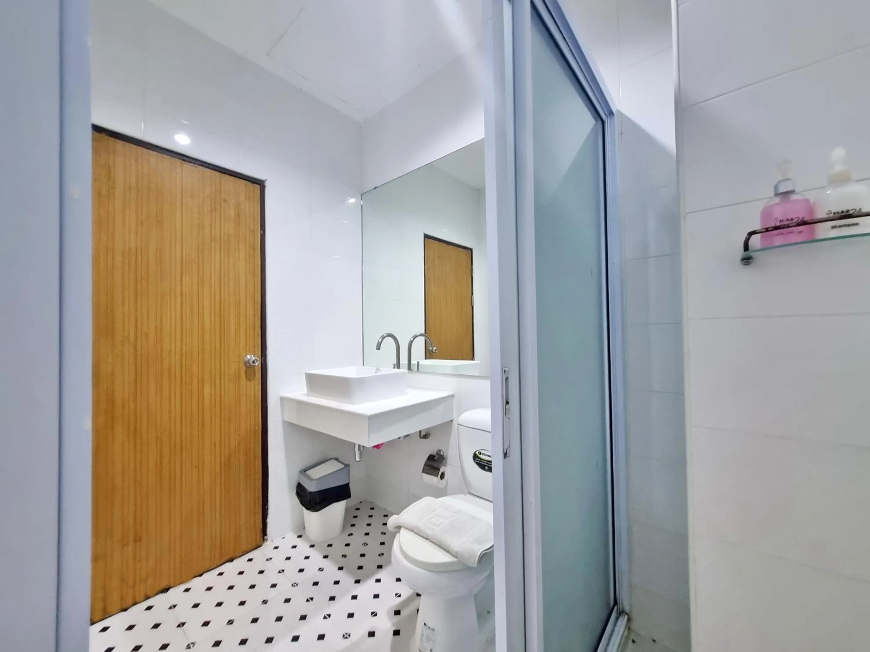 Toilet in MAR24 Koh Tao Hotel