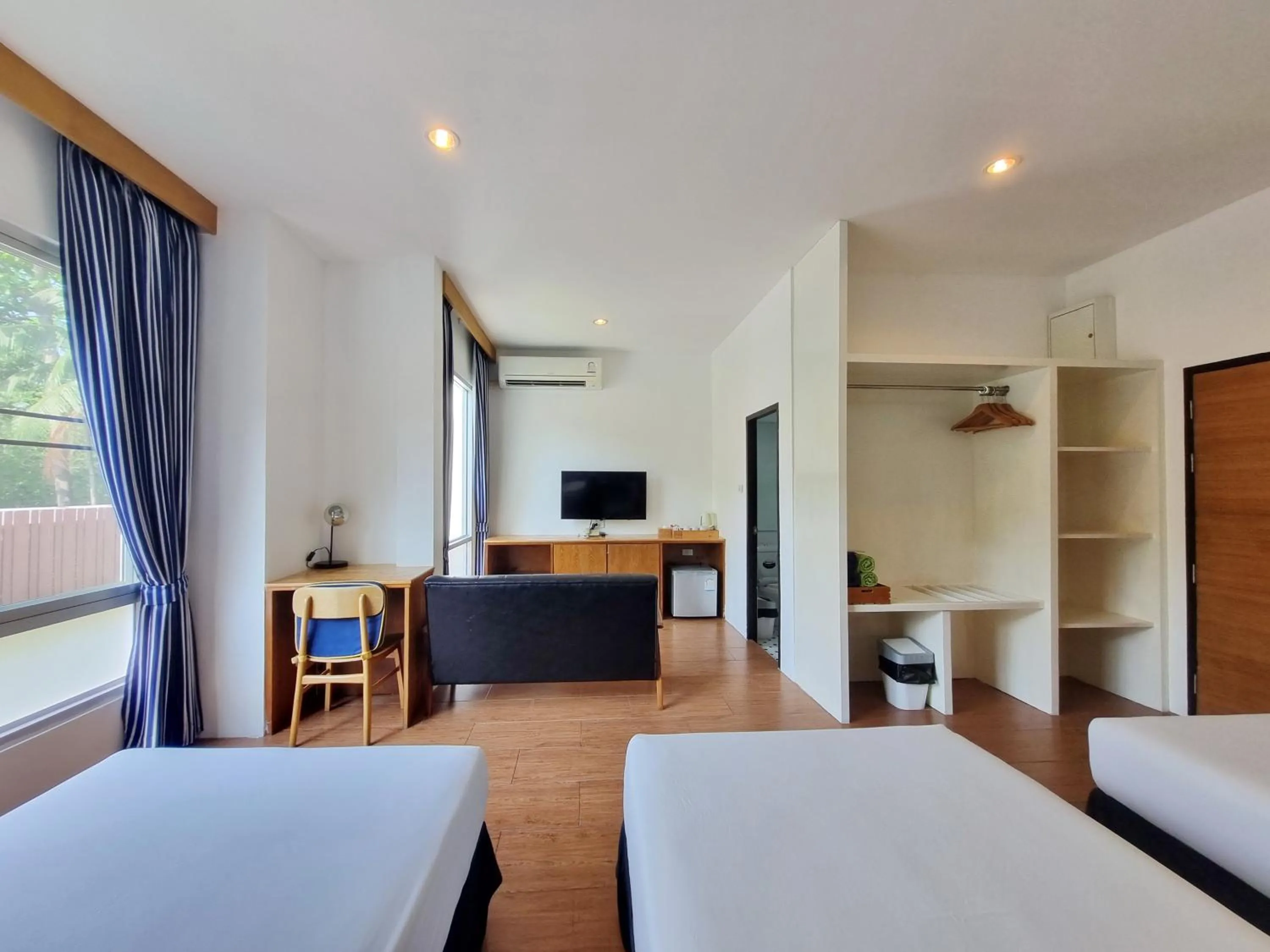 Photo of the whole room, Bed in MAR24 Koh Tao Hotel