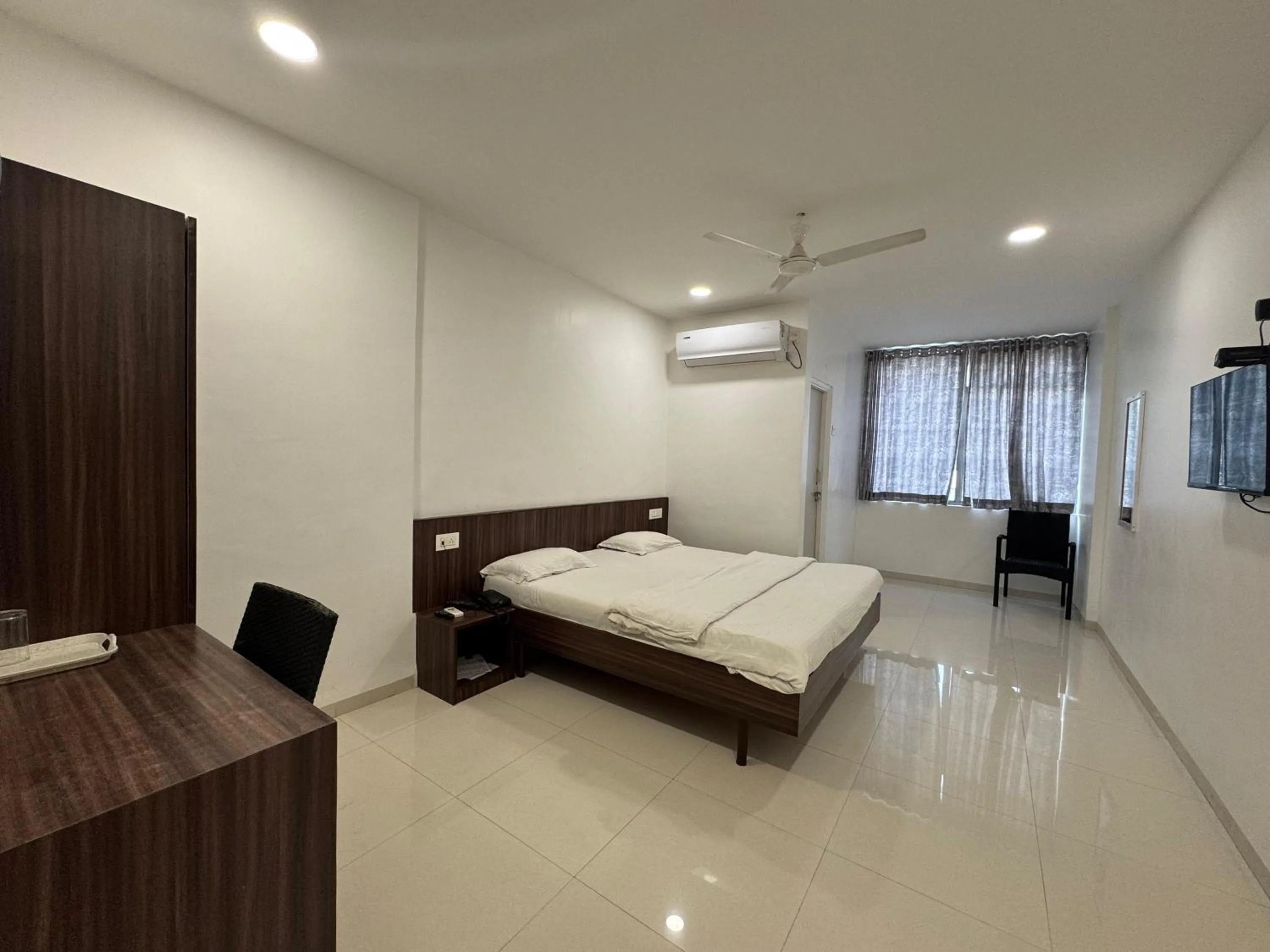 Bed in Hotel New Samrat