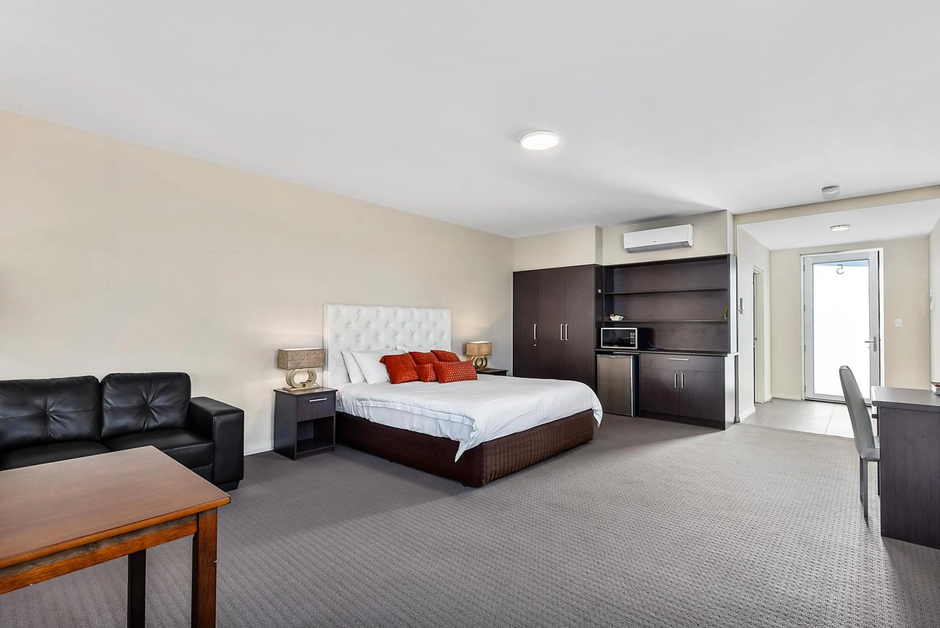 Photo of the whole room, Bed in Robe Marina Accommodation