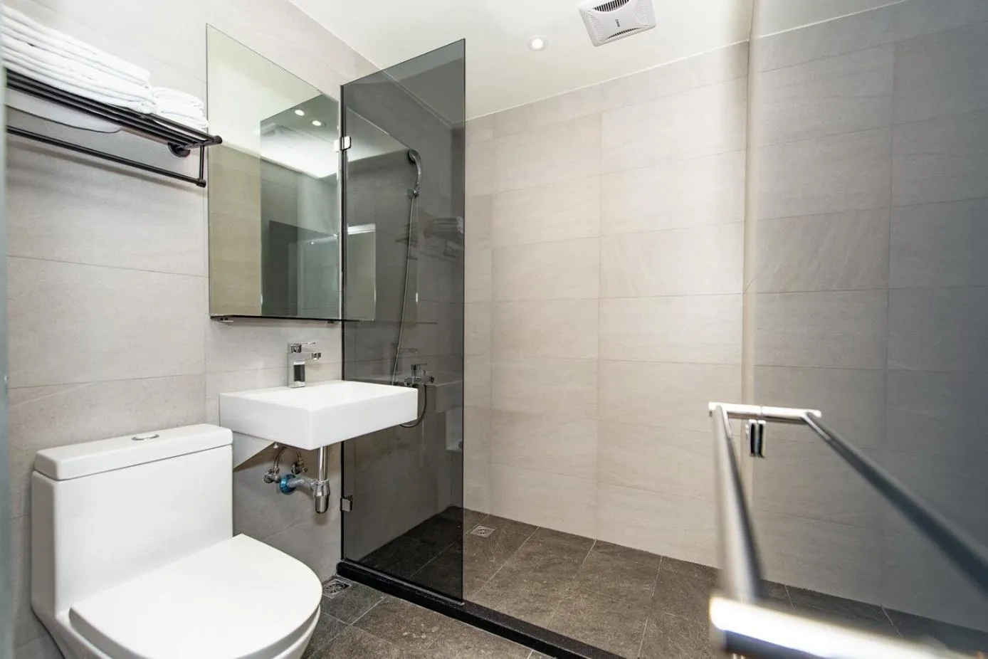 Shower in Traveller Inn Tiehua Cultural and Creative Hotel II
