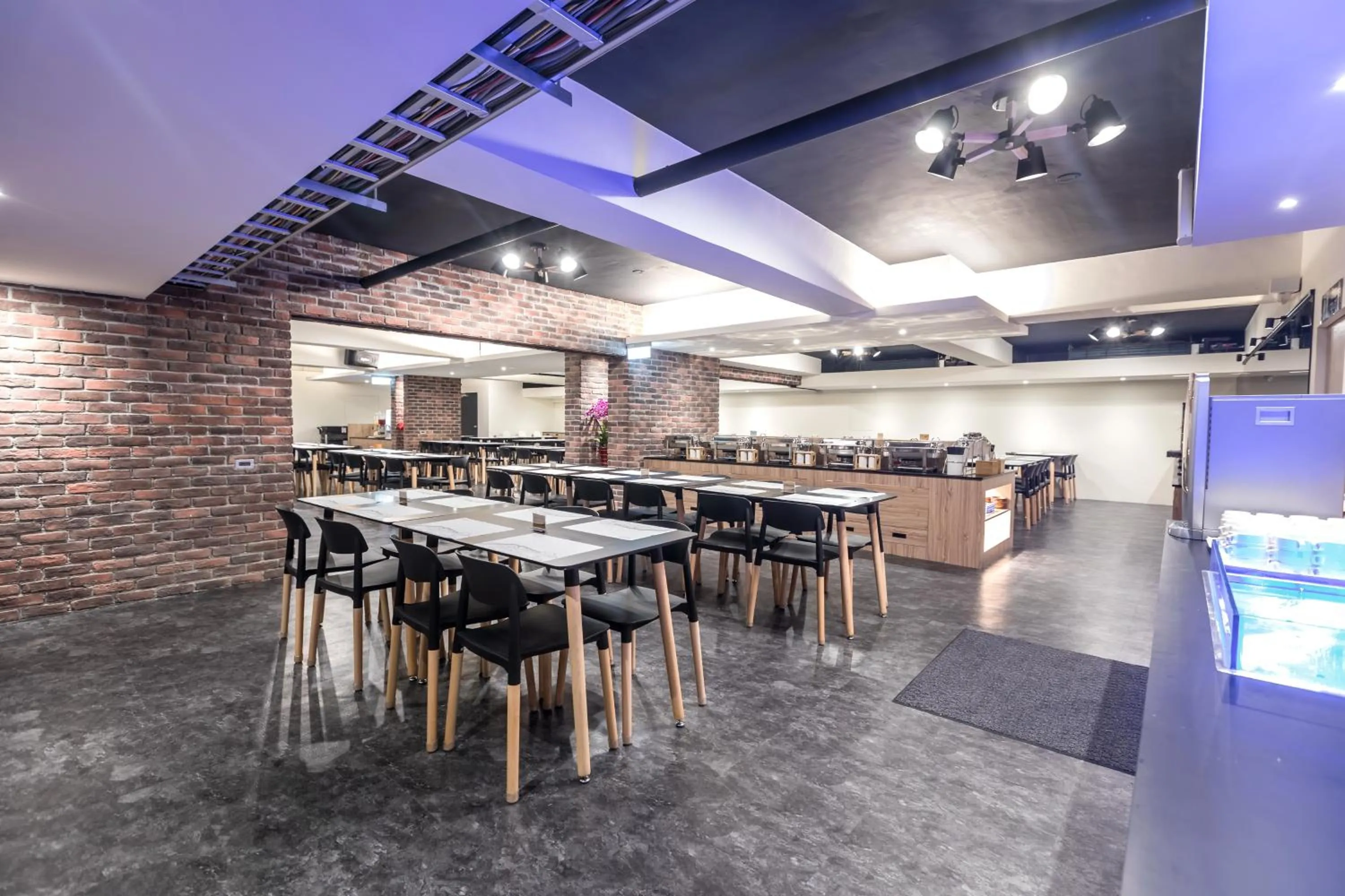 Restaurant/places to eat in Traveller Inn Tiehua Cultural and Creative Hotel II