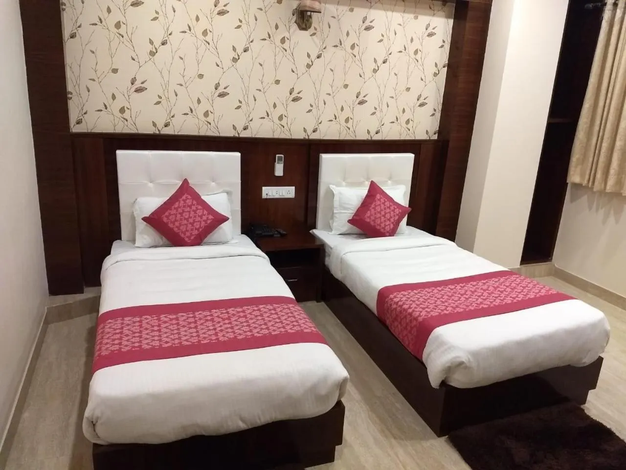Bed in Hotel Rahil Palace