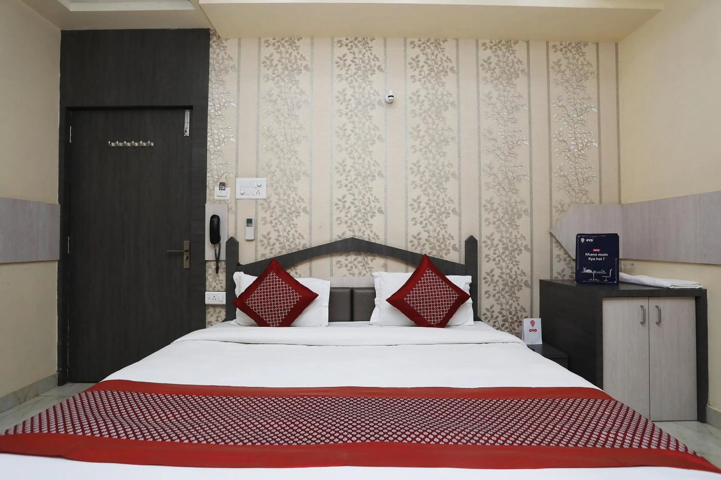 Bed in Hotel Rahil Palace