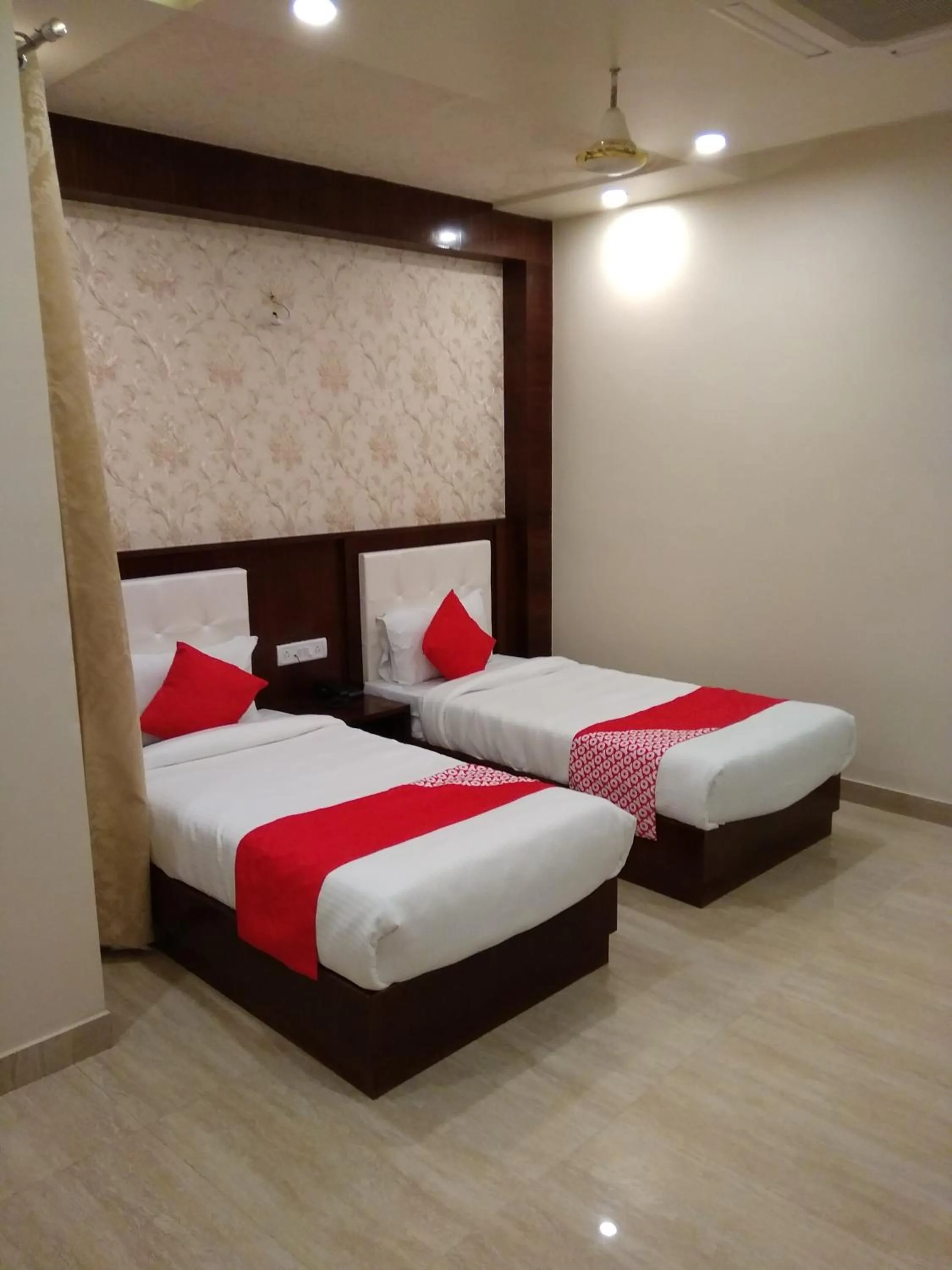 Bed in Hotel Rahil Palace
